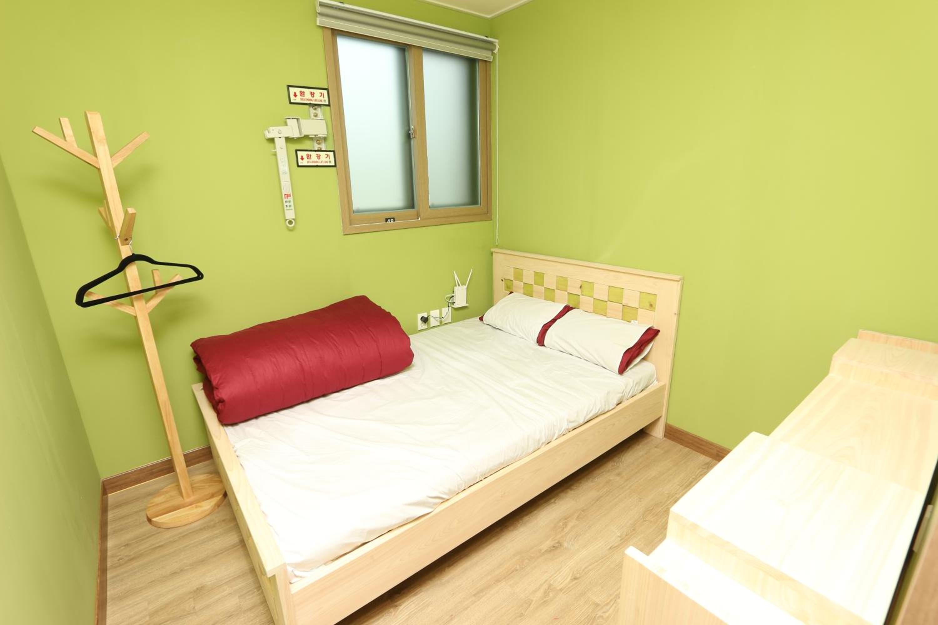 Midtown Hostel 202