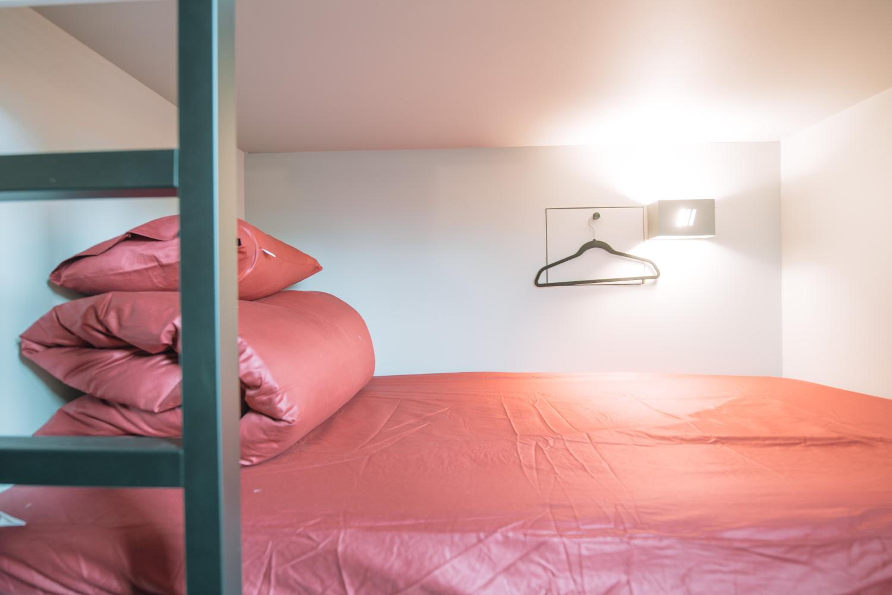 Midtown Hostel 200
