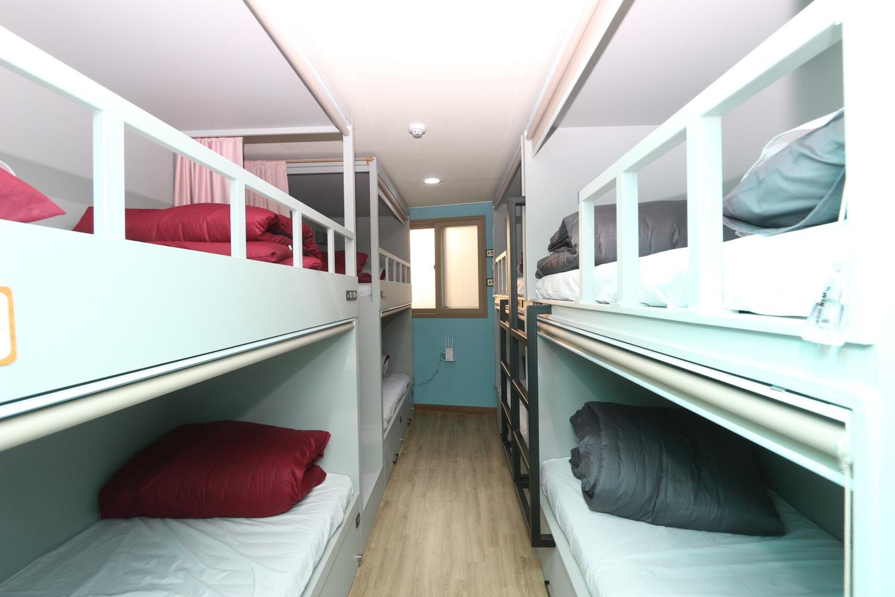 Midtown Hostel 48