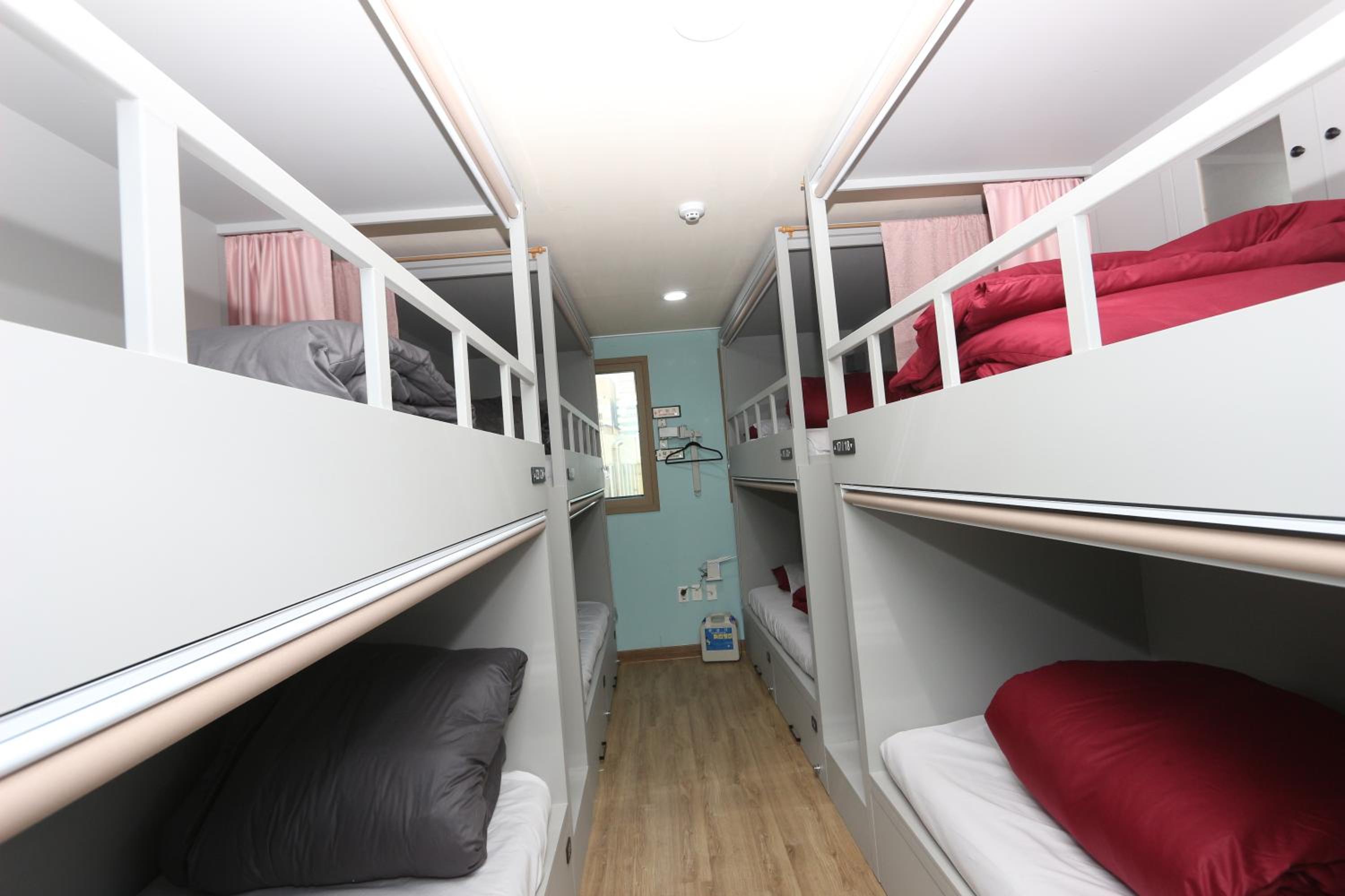 Midtown Hostel 30