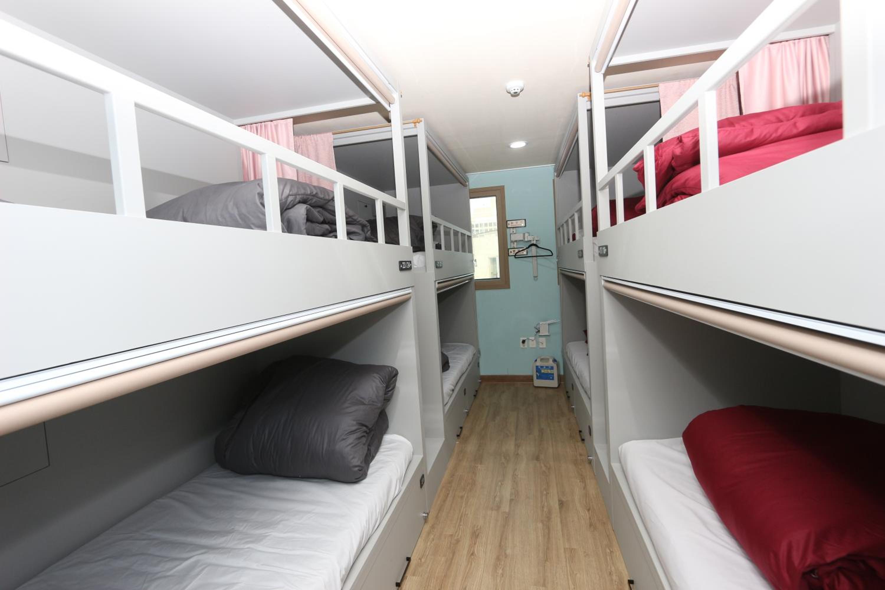 Midtown Hostel 172