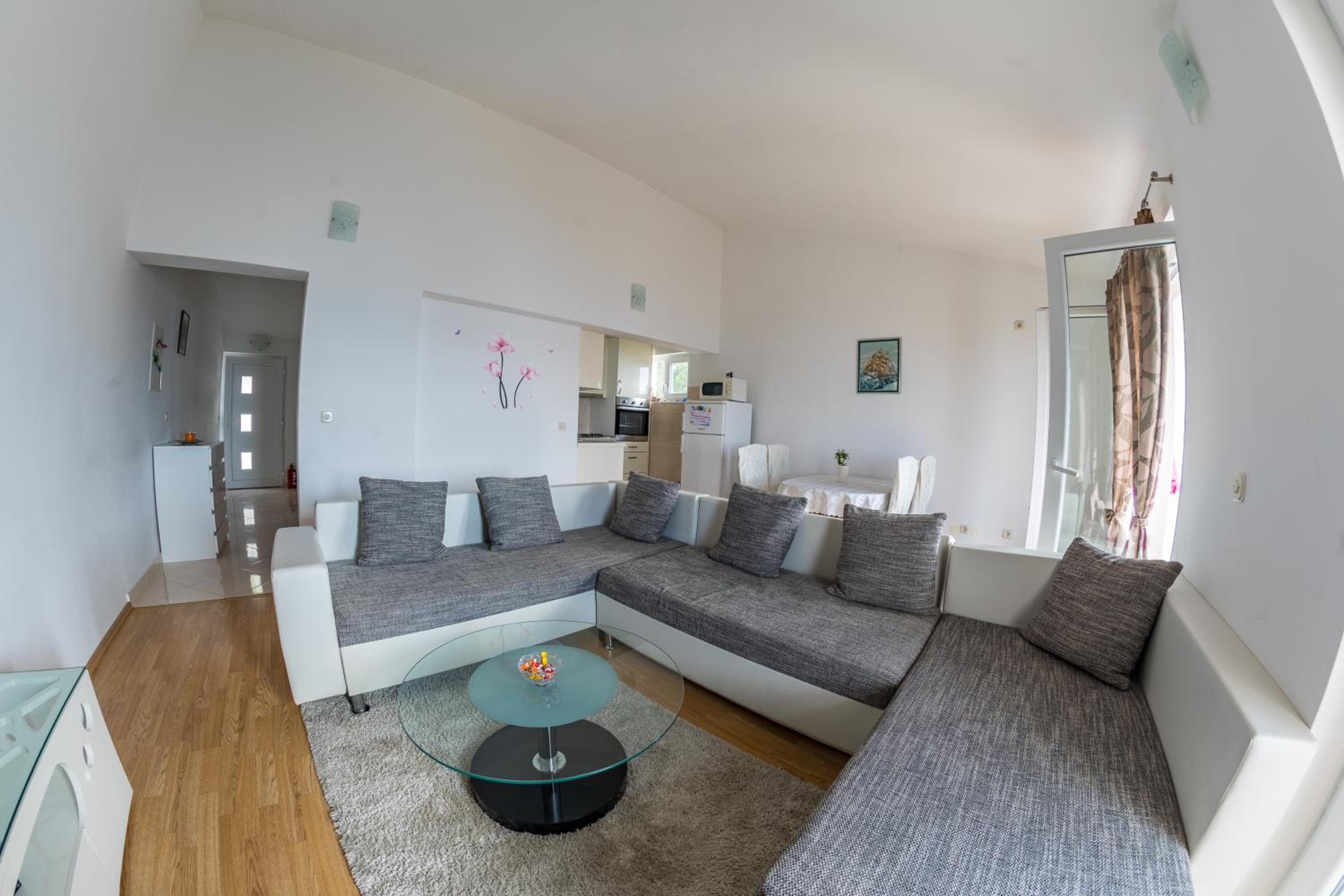 Photo 107