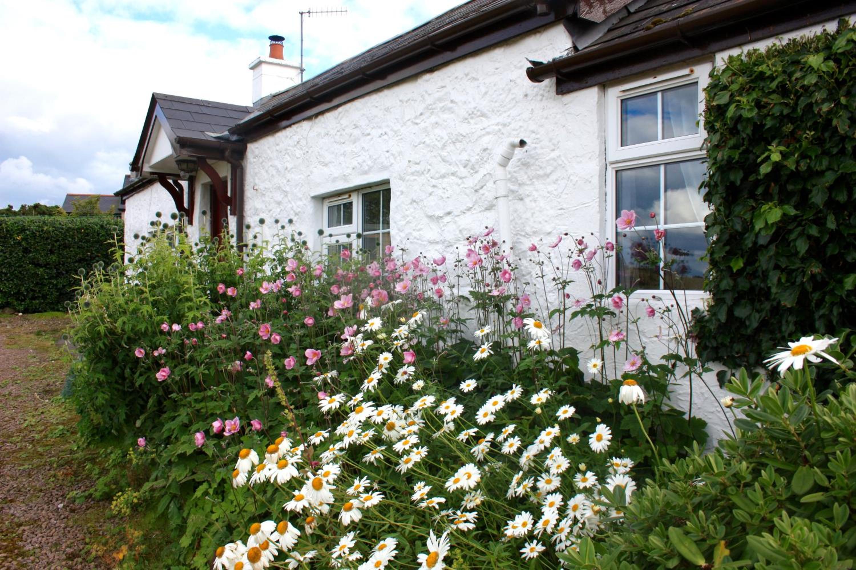 Tornaroan Cottage view 2
