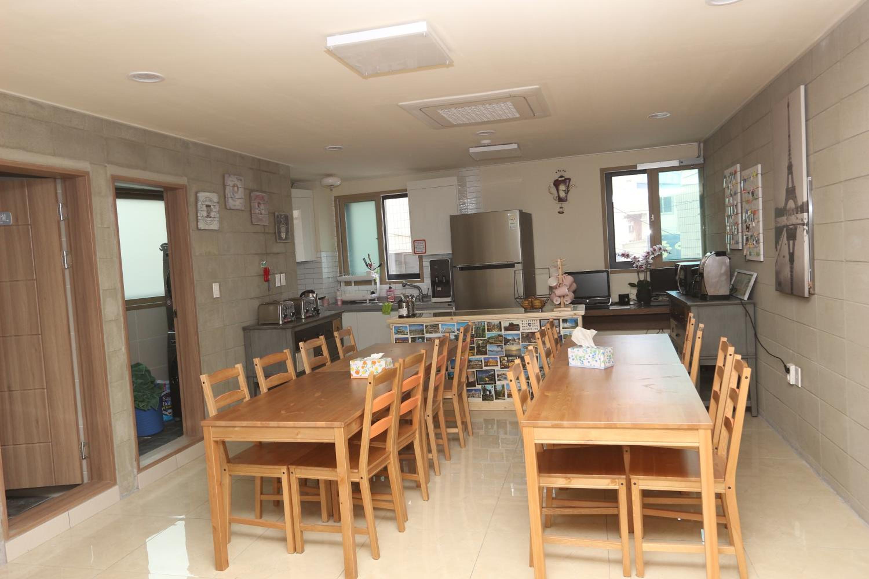 Midtown Hostel 180