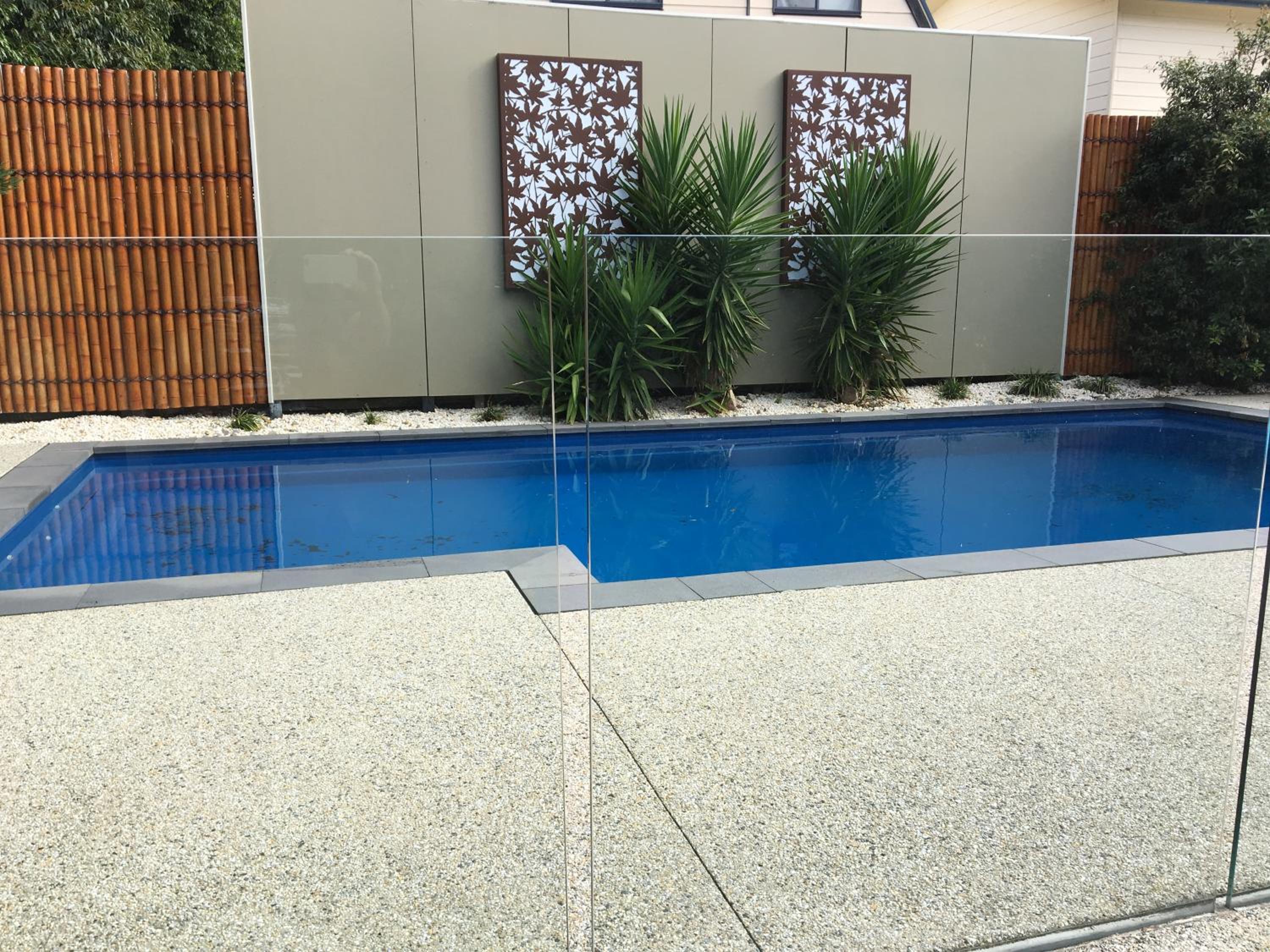 Grand Escape McKenzie - solar heated Pool WiFi, Netflix 5 bdrm 4bthrm, free 8kW EV chging