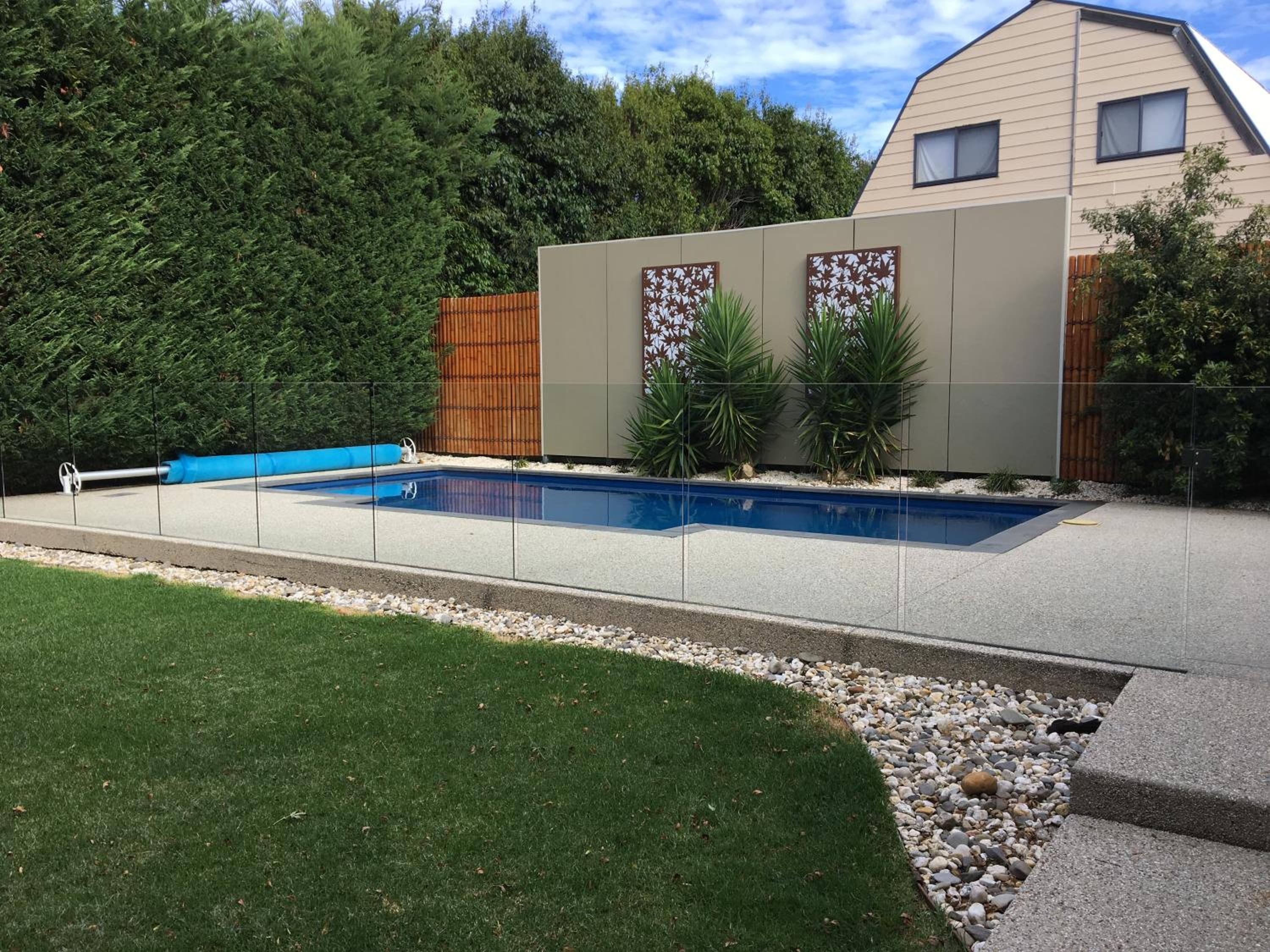 Grand Escape McKenzie - solar heated Pool WiFi, Netflix 5 bdrm 4bthrm, free 8kW EV chging