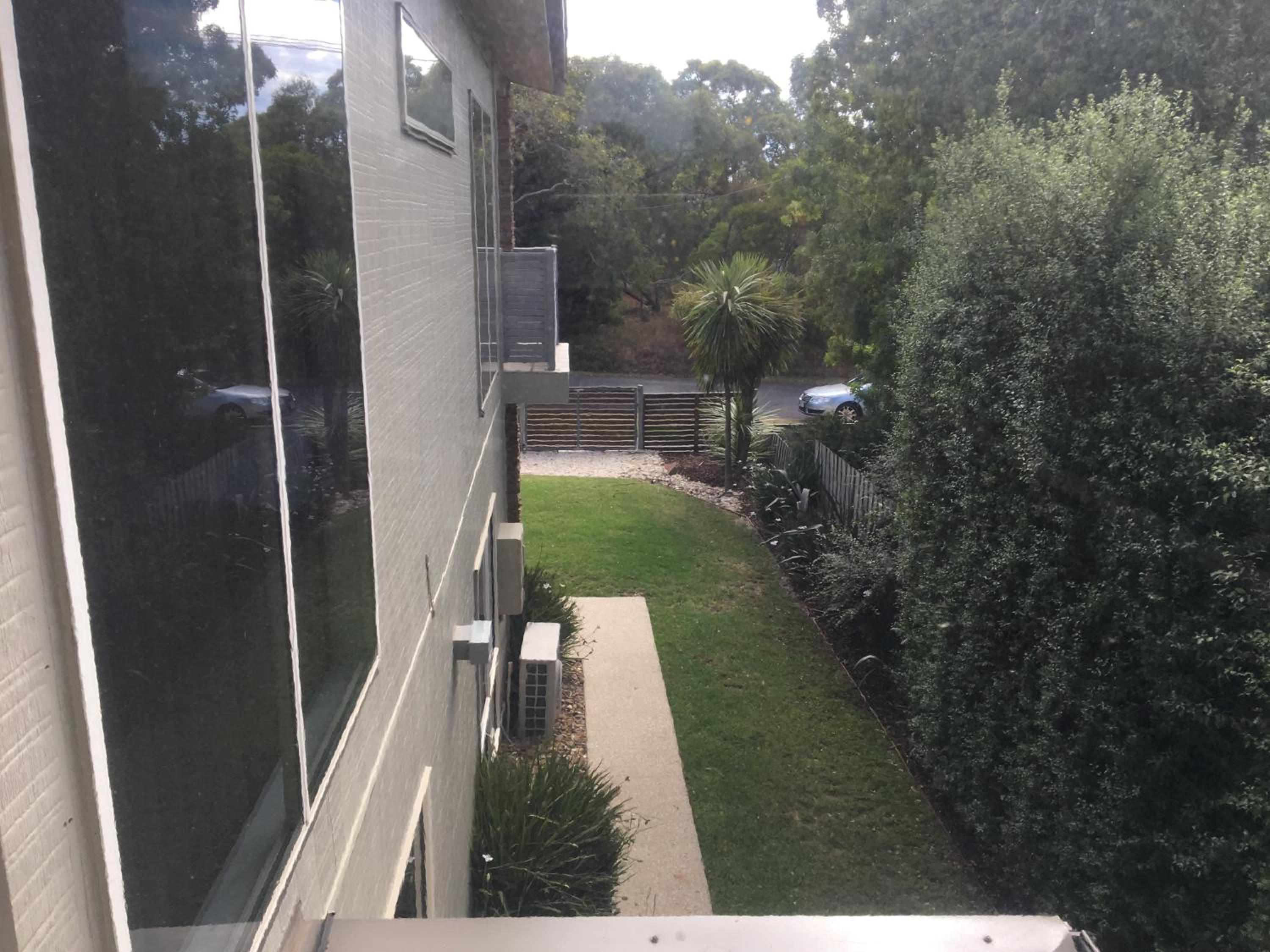 Grand Escape McKenzie - solar heated Pool WiFi, Netflix 5 bdrm 4bthrm, free 8kW EV chging