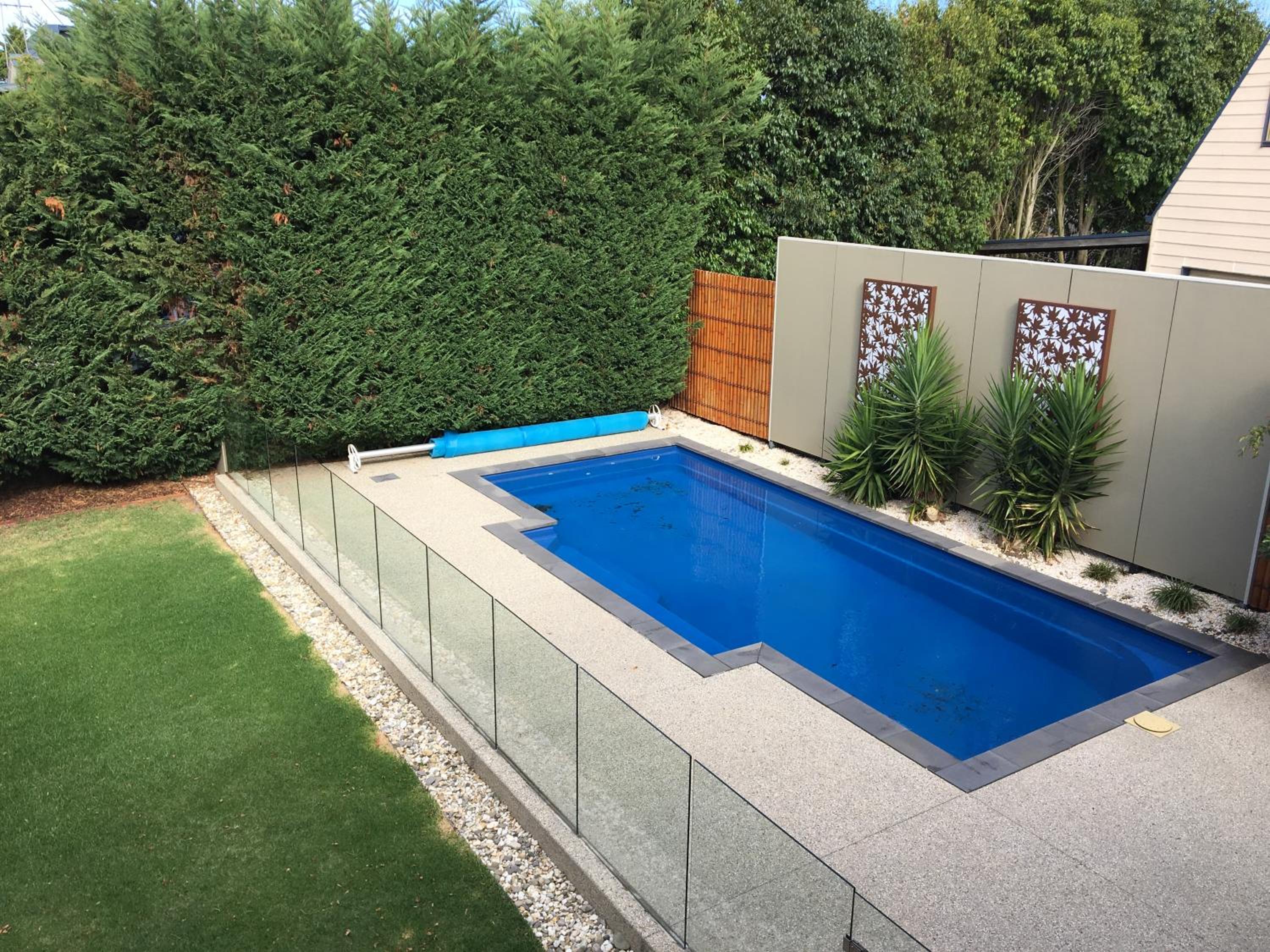 Grand Escape McKenzie - solar heated Pool WiFi, Netflix 5 bdrm 4bthrm, free 8kW EV chging