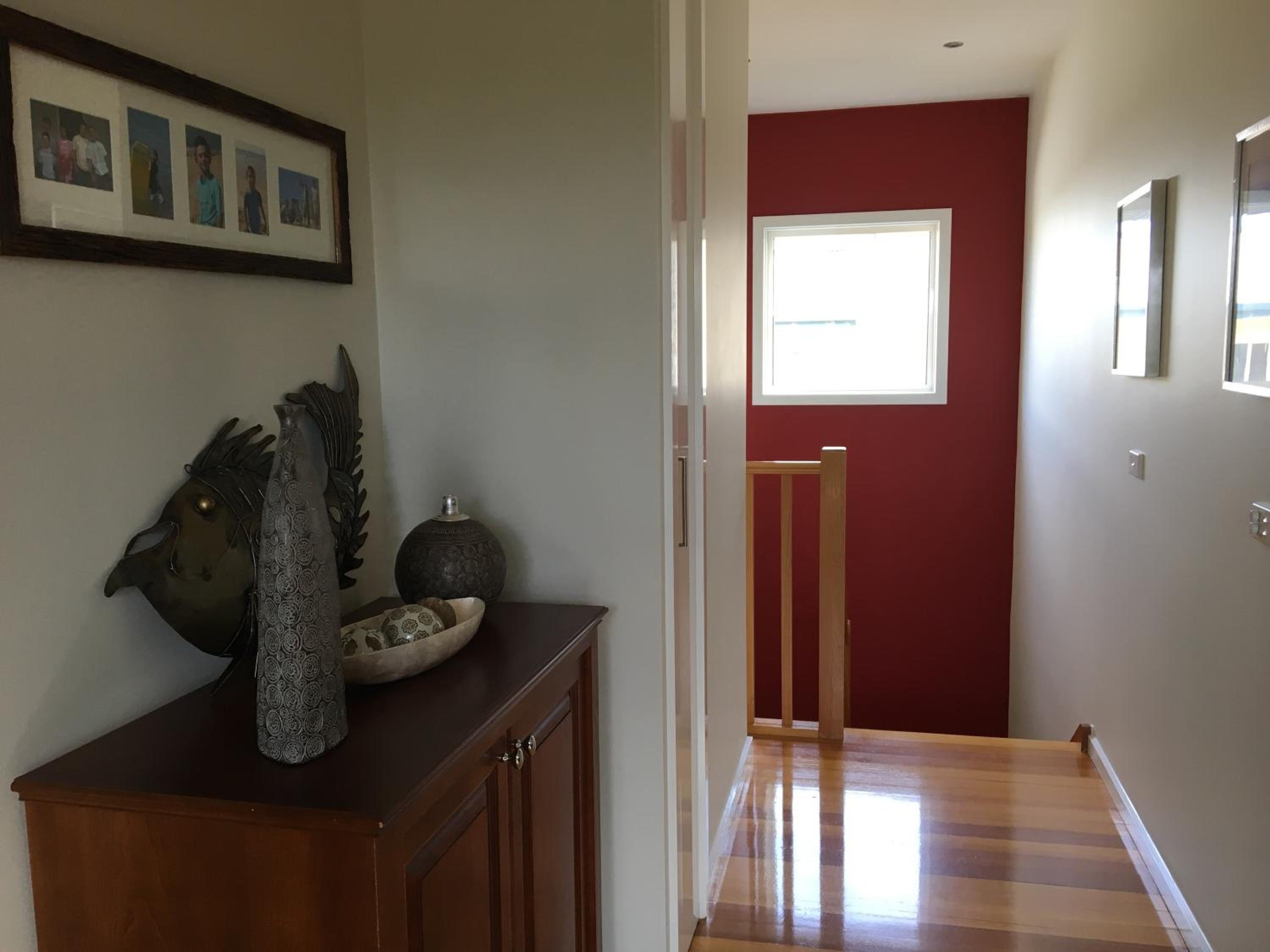Grand Escape McKenzie - solar heated Pool WiFi, Netflix 5 bdrm 4bthrm, free 8kW EV chging