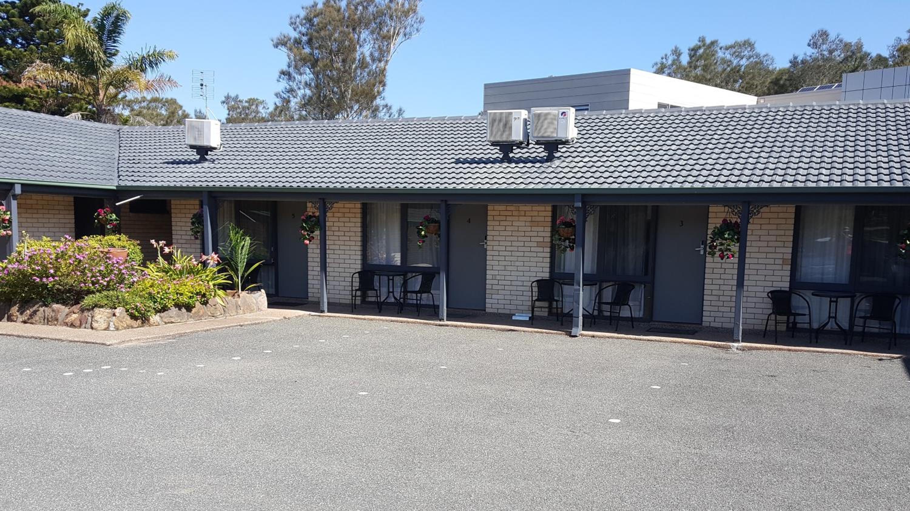 Hibiscus Lakeside Motel