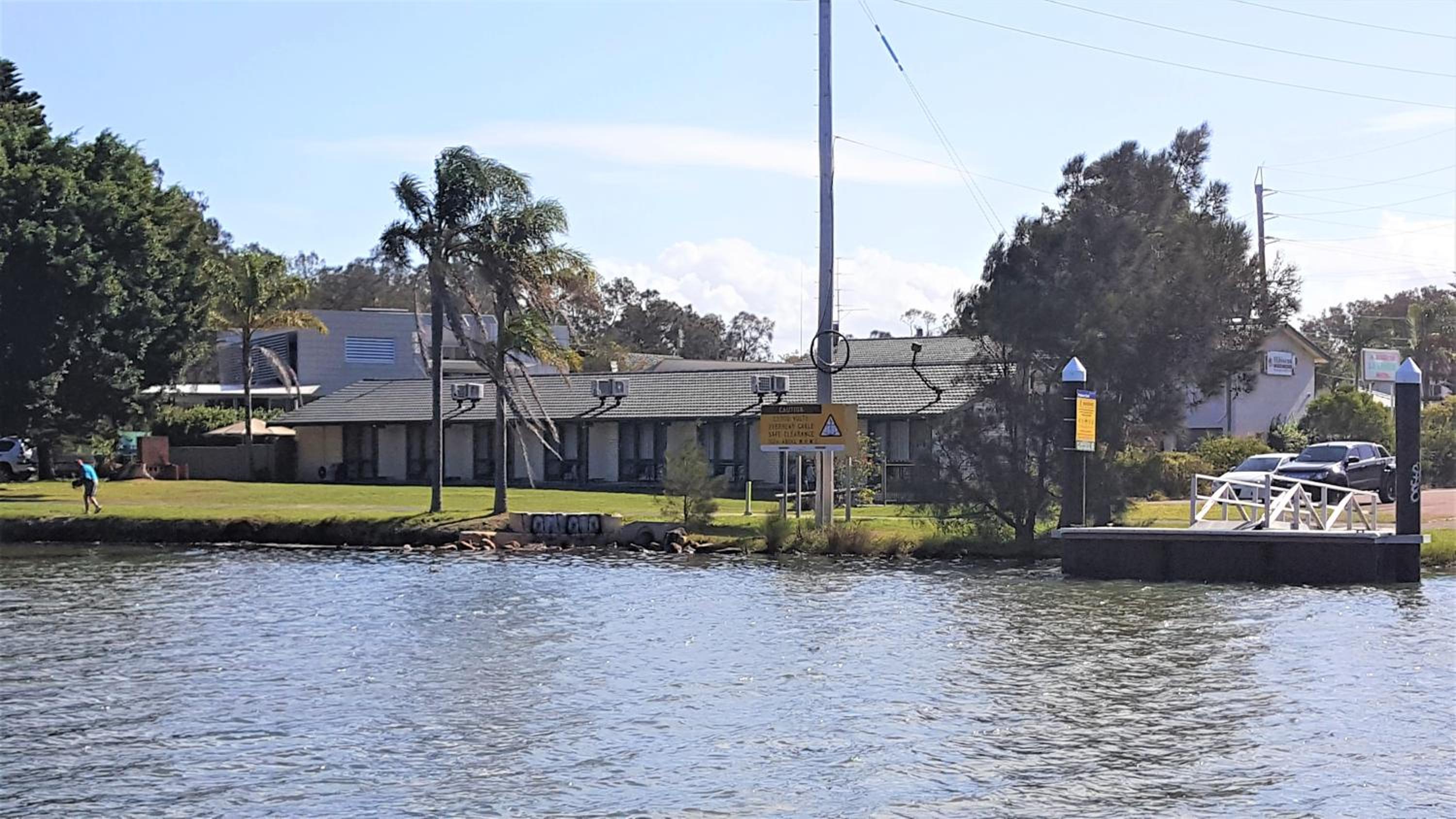Hibiscus Lakeside Motel