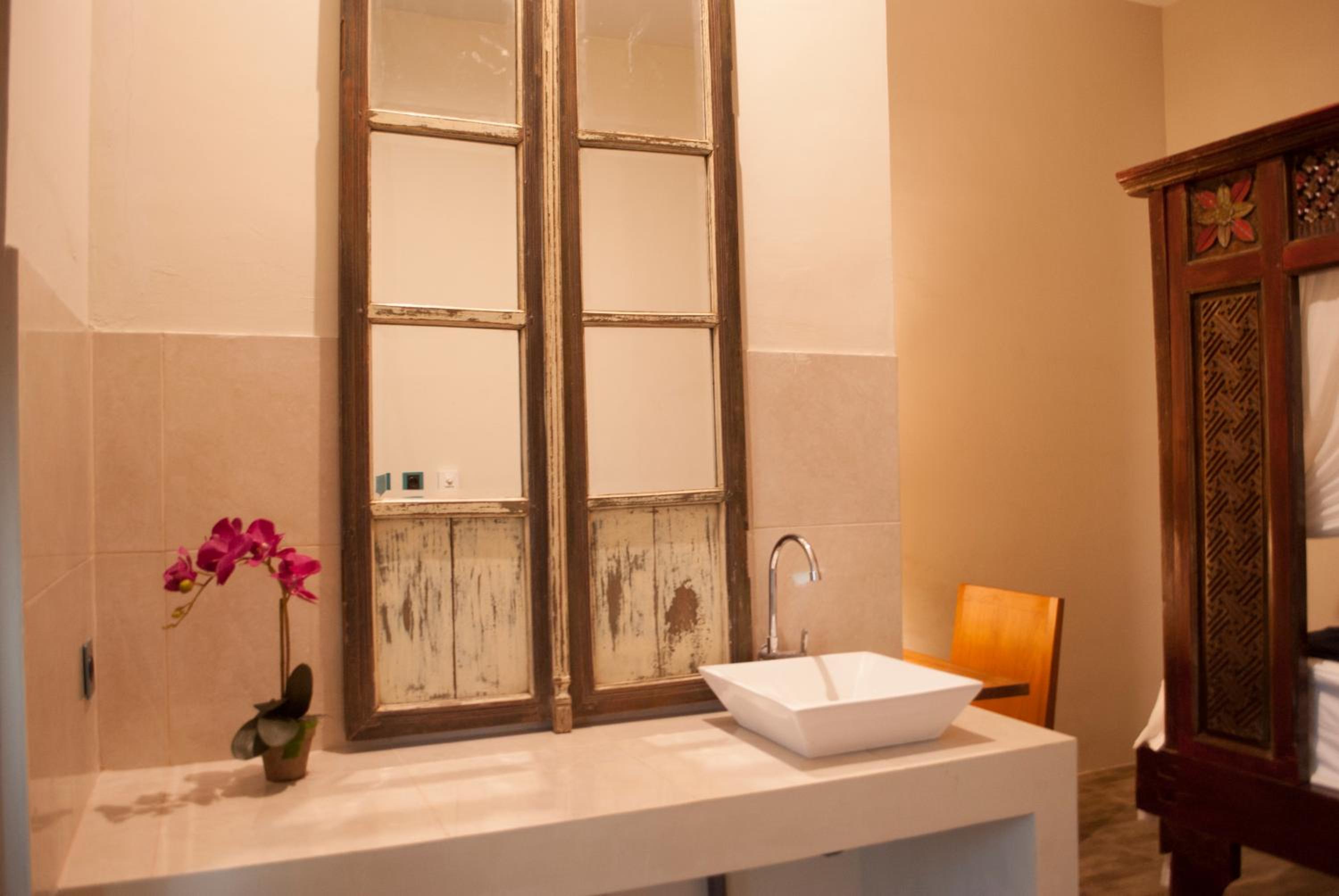 Casa Narrow Villa view 3