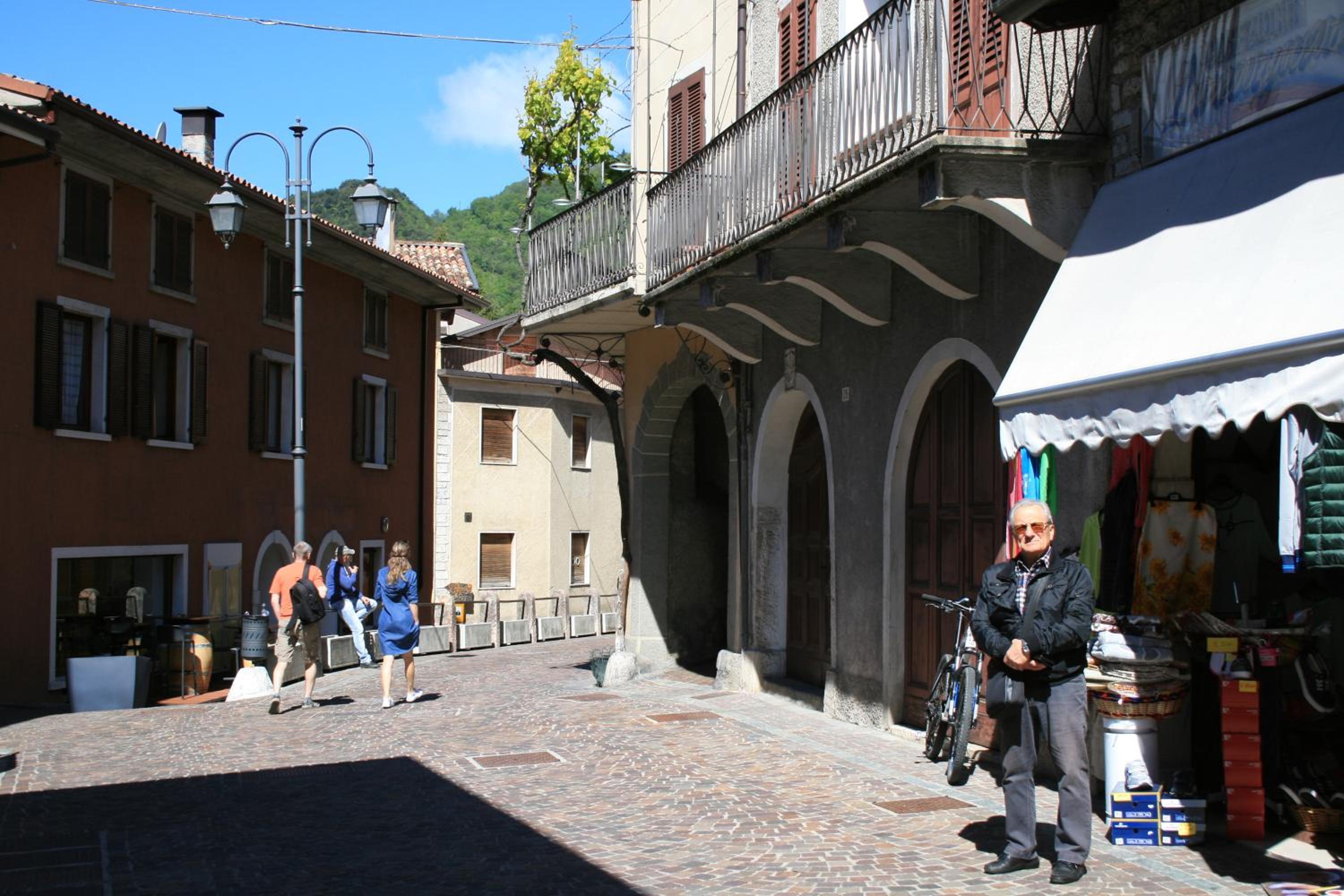 Photo 12