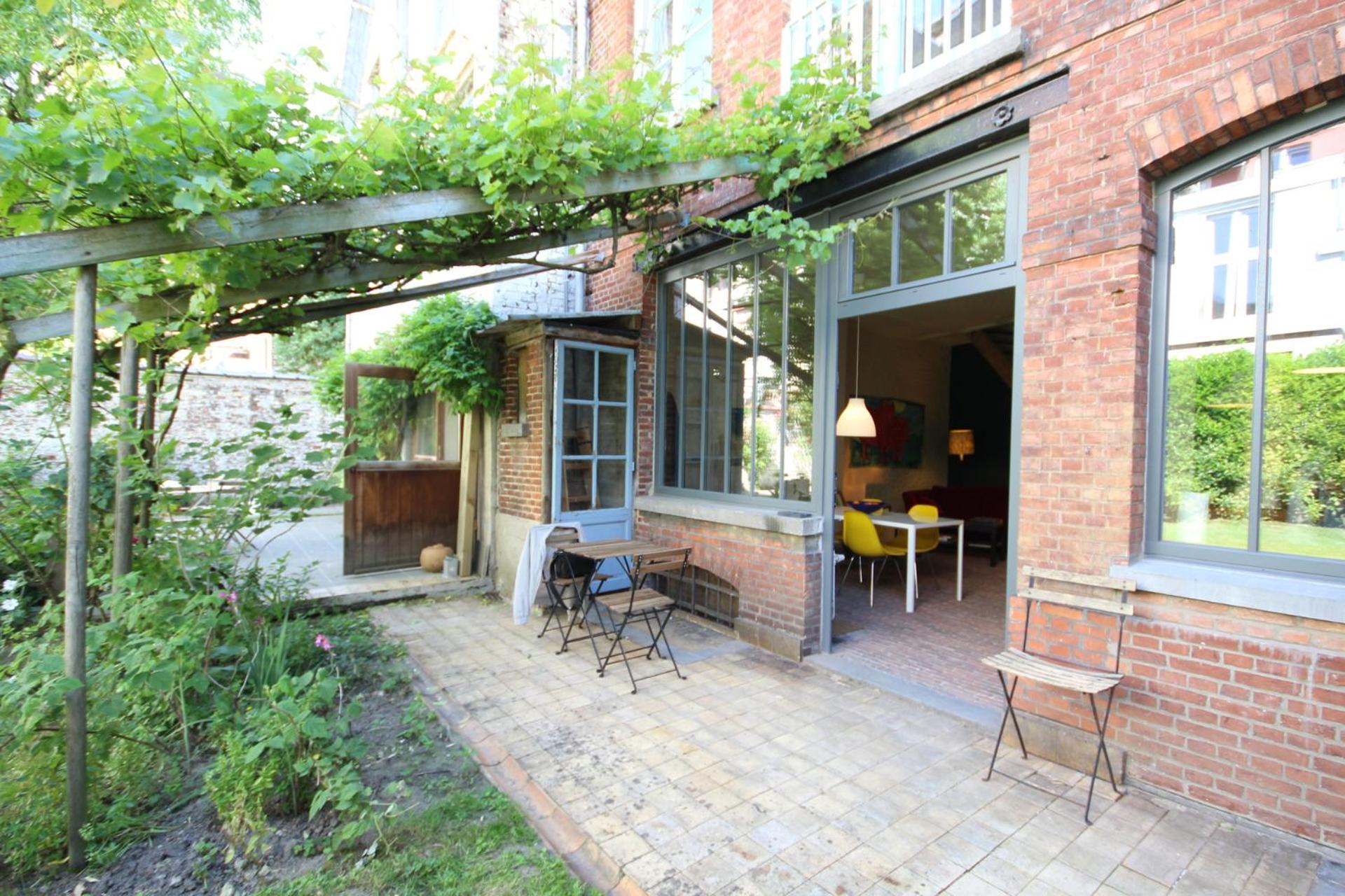 La maison du fond du jardin