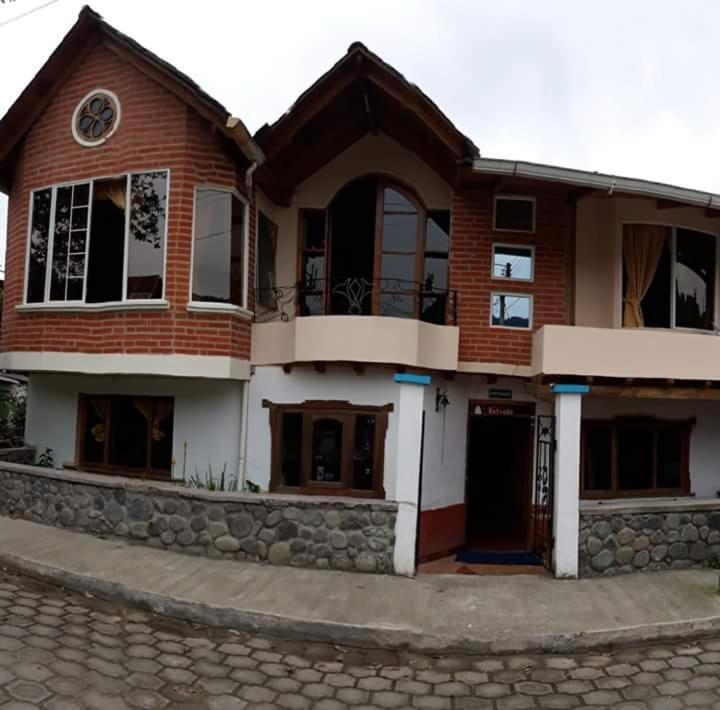 Hotel Hostal Casa Cultural Mindo - Image 1