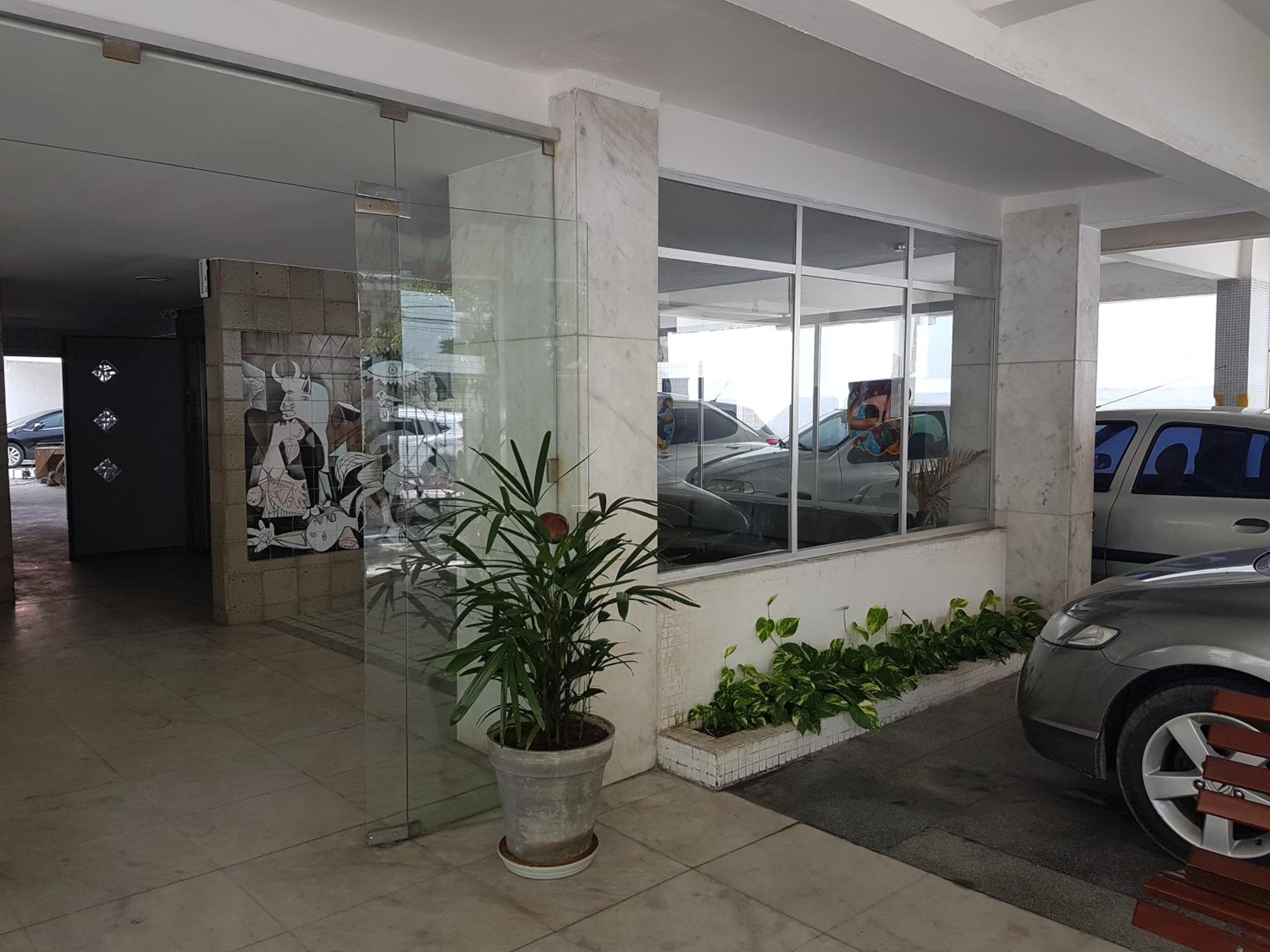Apartamento de 3 quartos a 100 metros da Praia de Boa Viagem view 2