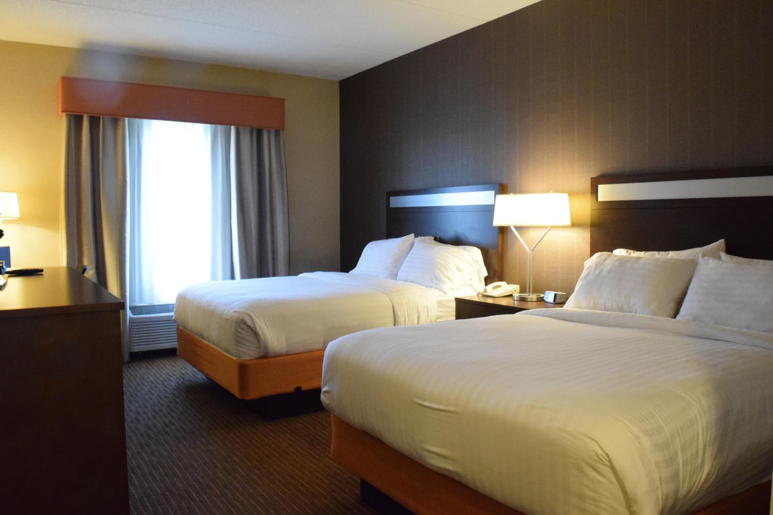 Watertown Vacations - Holiday Inn Express Hotel  Suites Watertown - Thousand Islands, an IHG Hotel - Property Image 3