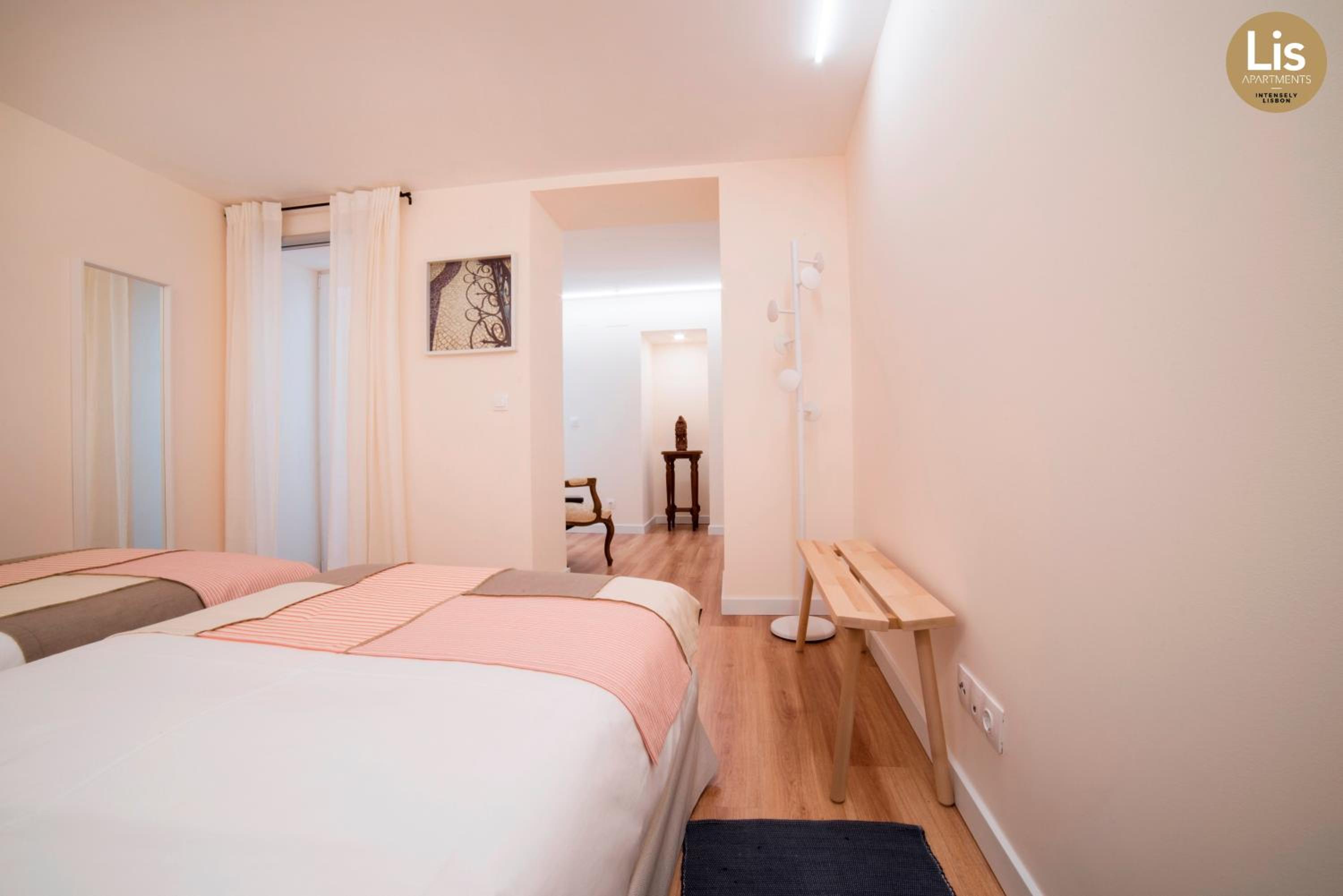 Lis Apartments