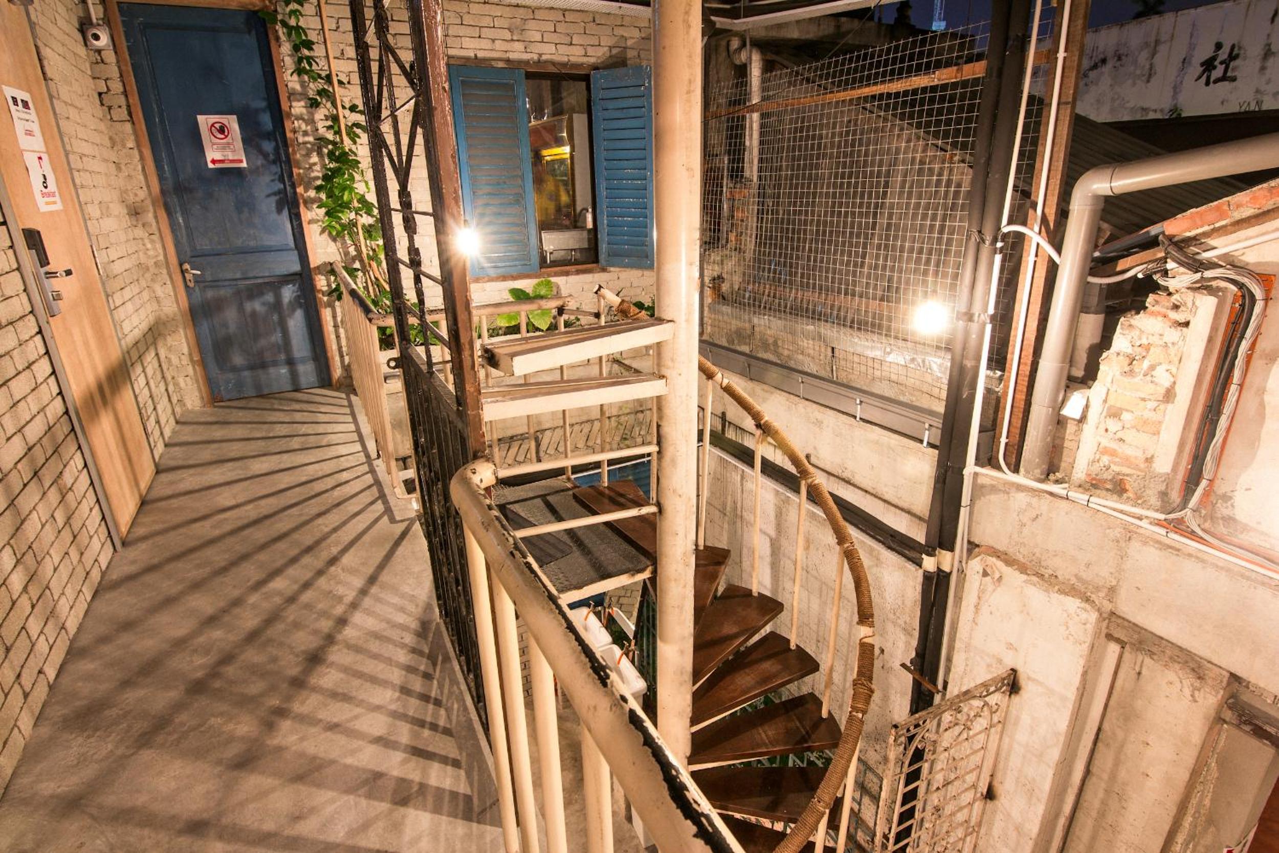 Chinatown Hostel by Mingle - Rooftop Private Jacuzzi with Bar