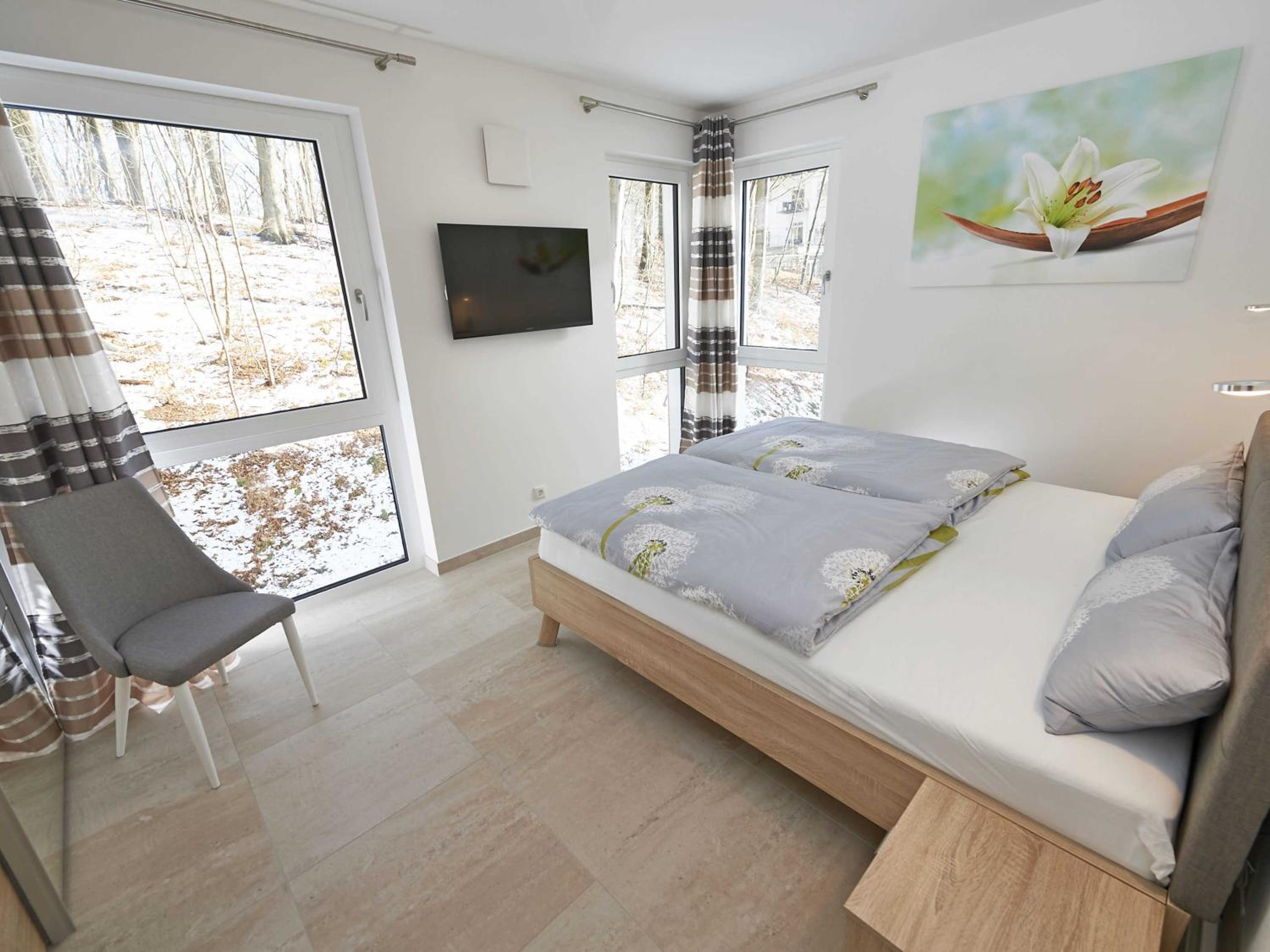 Haus Kap Arkona in Sellin - Fewo 02 mit Kamin und Terrasse