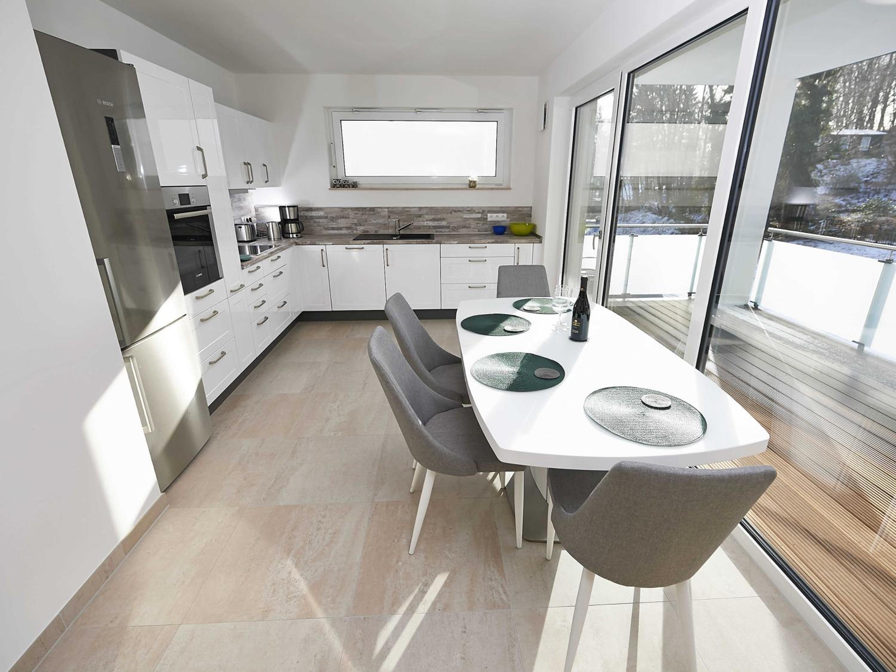 Haus Kap Arkona in Sellin - Fewo 02 mit Kamin und Terrasse