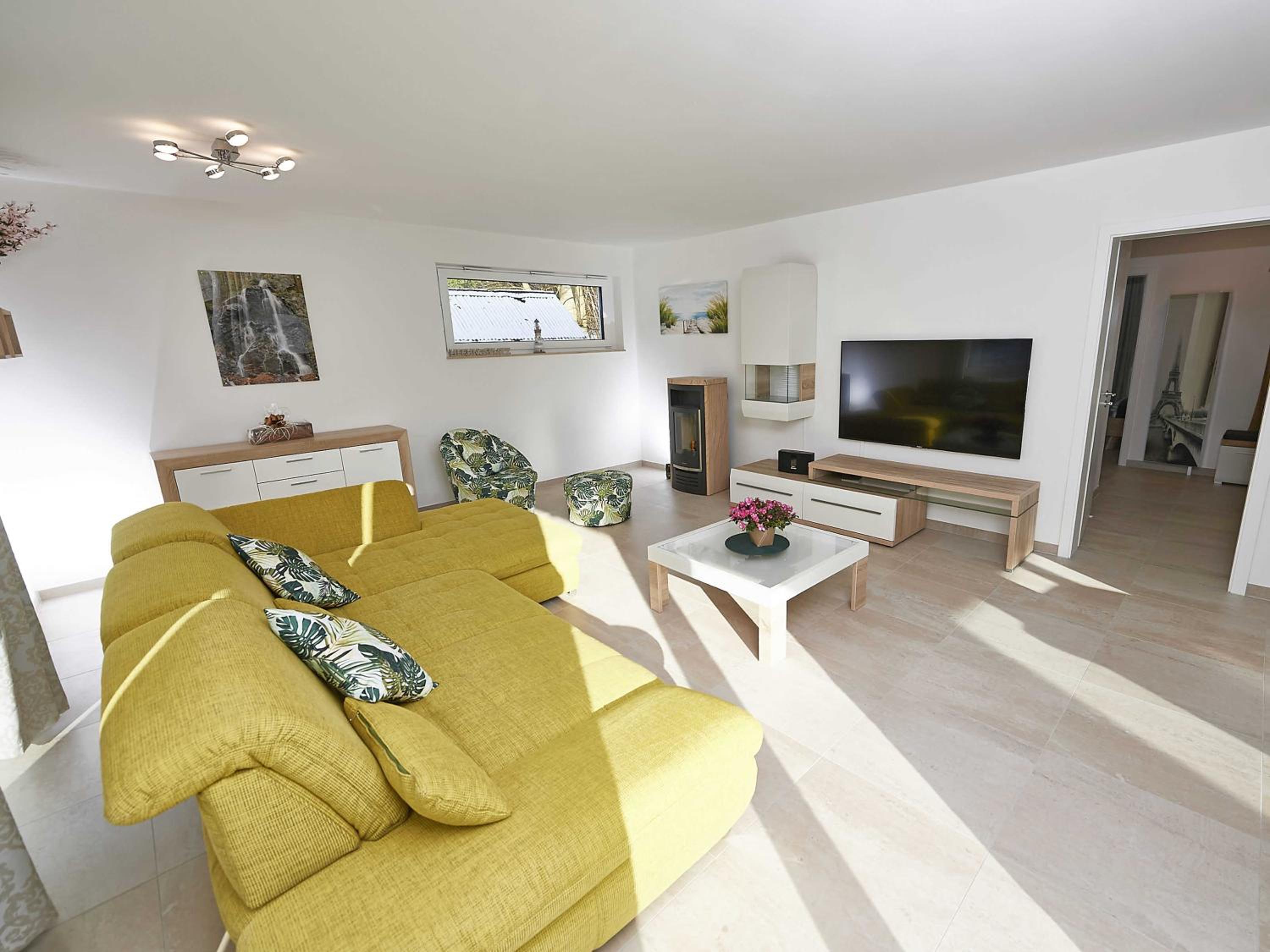 Haus Kap Arkona in Sellin - Fewo 02 mit Kamin und Terrasse