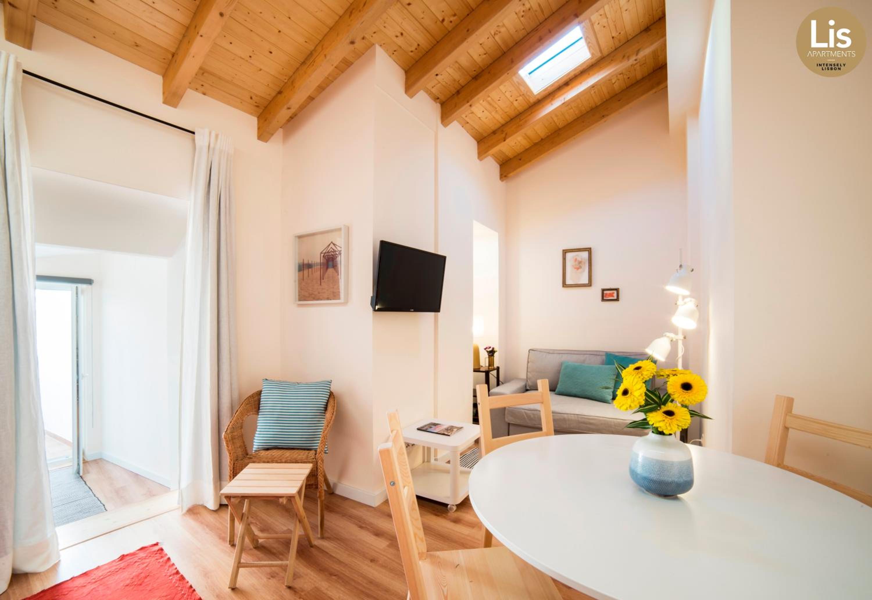 Lis Apartments