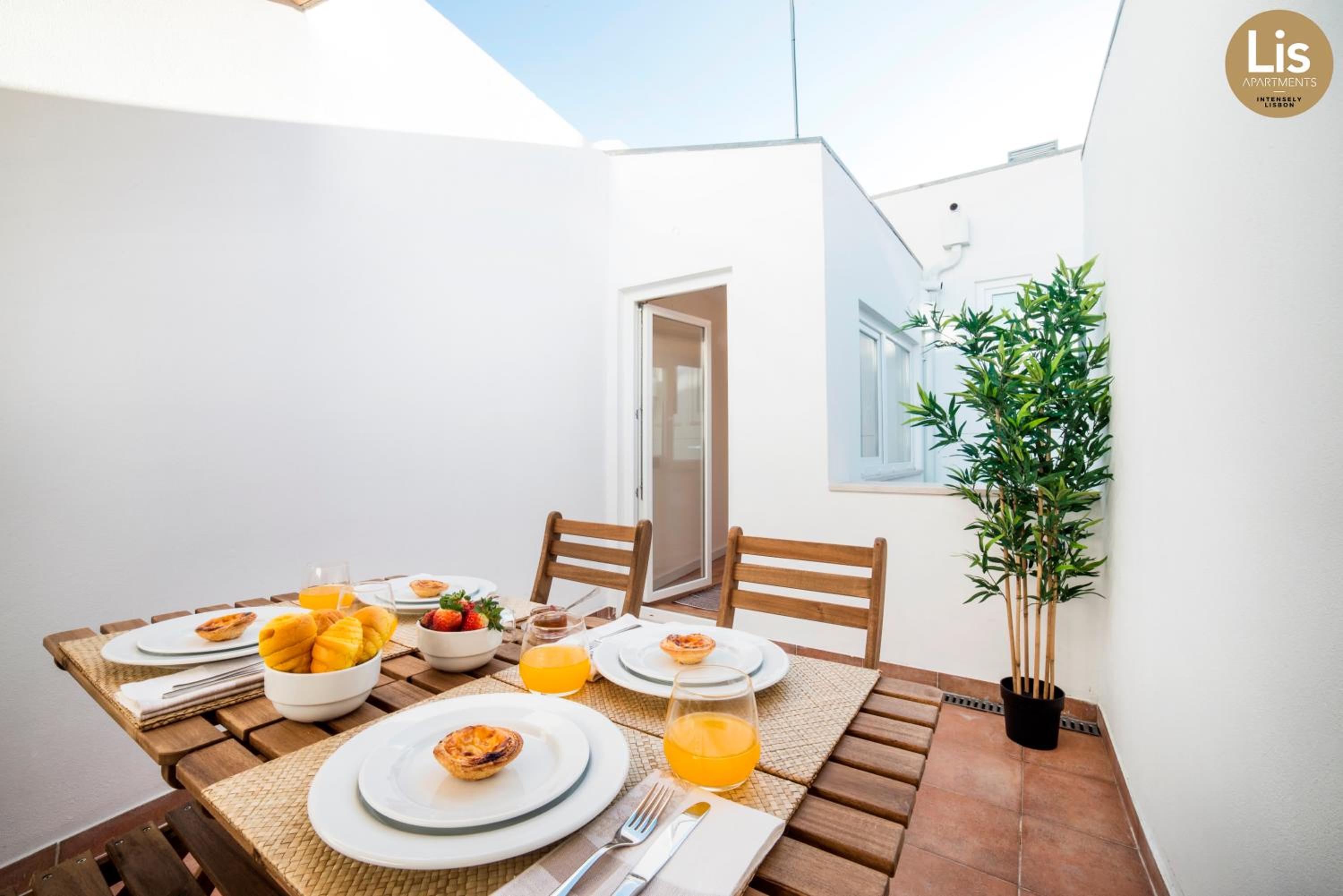 Lis Apartments
