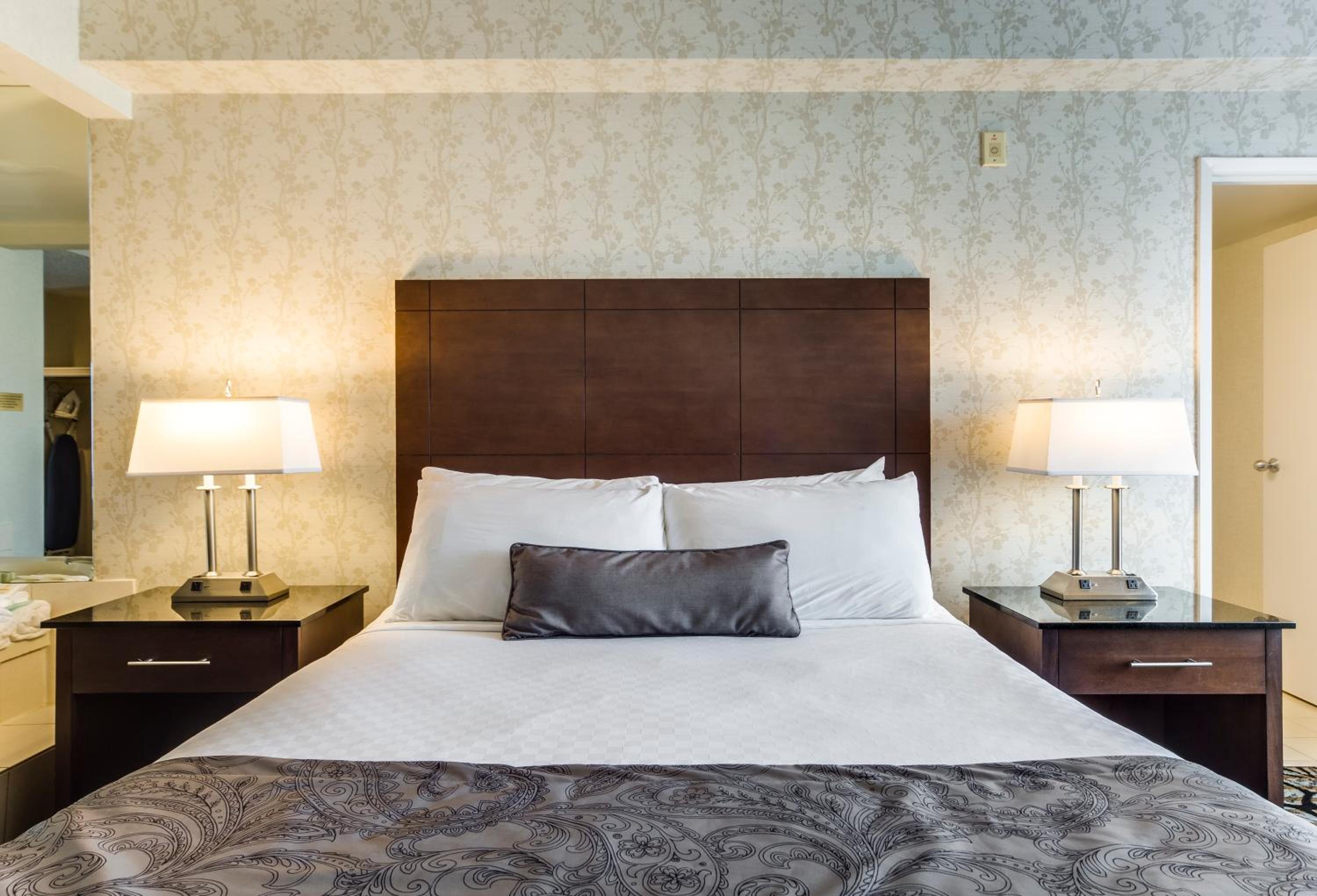 Monte Carlo Inn Oakville Suites - Property Image 53