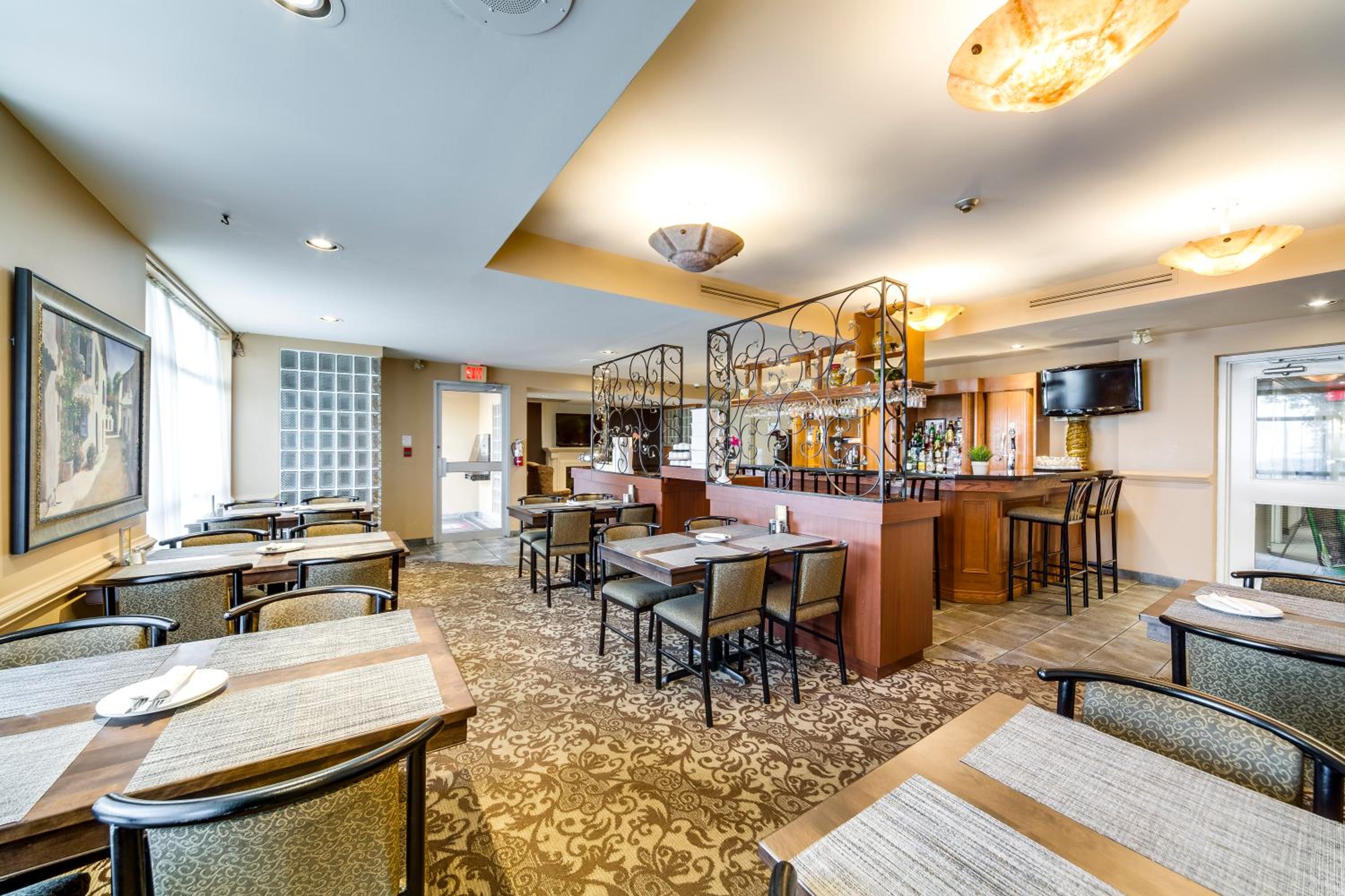 Monte Carlo Inn Oakville Suites - Property Image 47