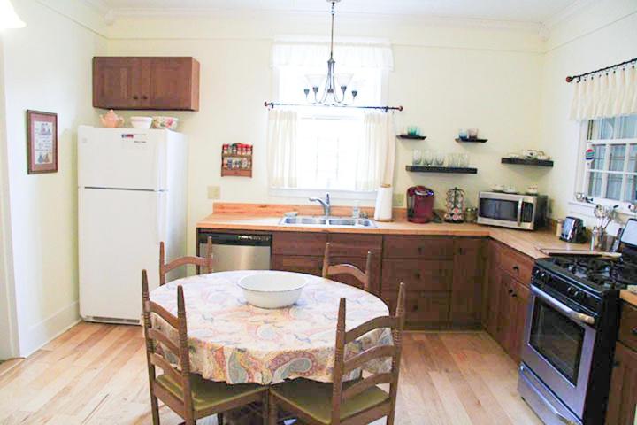 Riverboat Bed & Breakfast