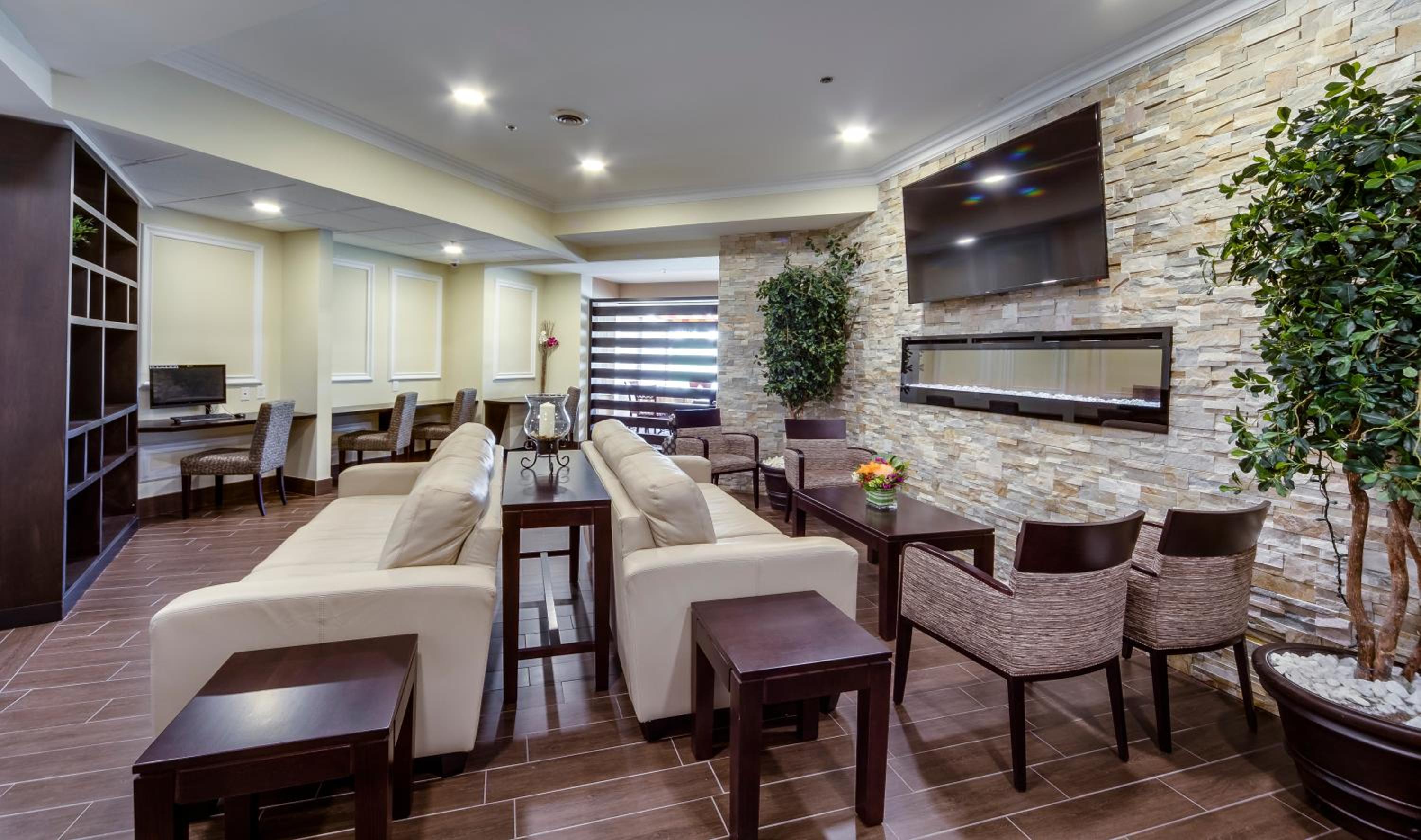 Monte Carlo Inn Vaughan Suites - Property Image 2