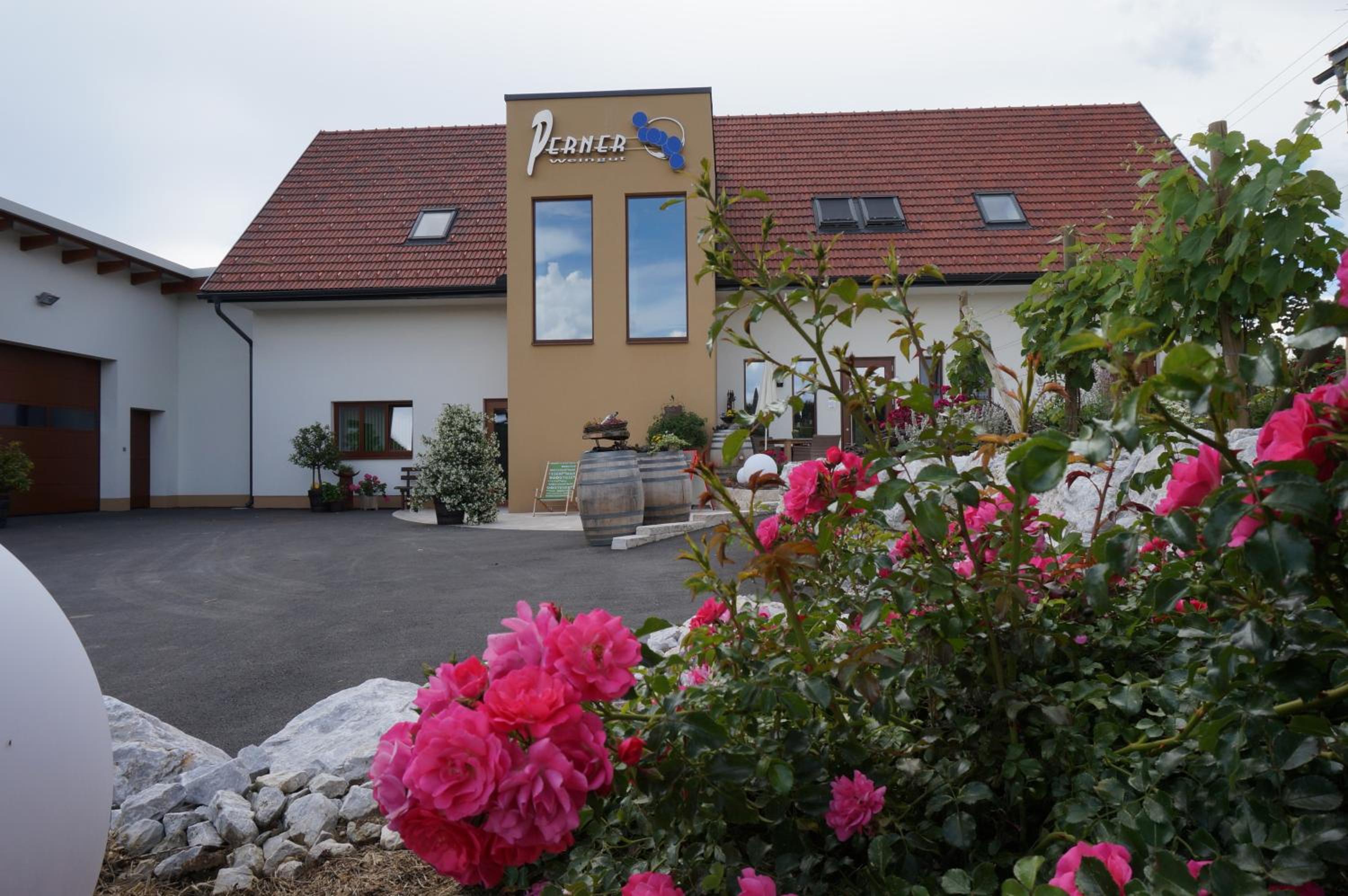 Weingut und Gästezimmer Perner