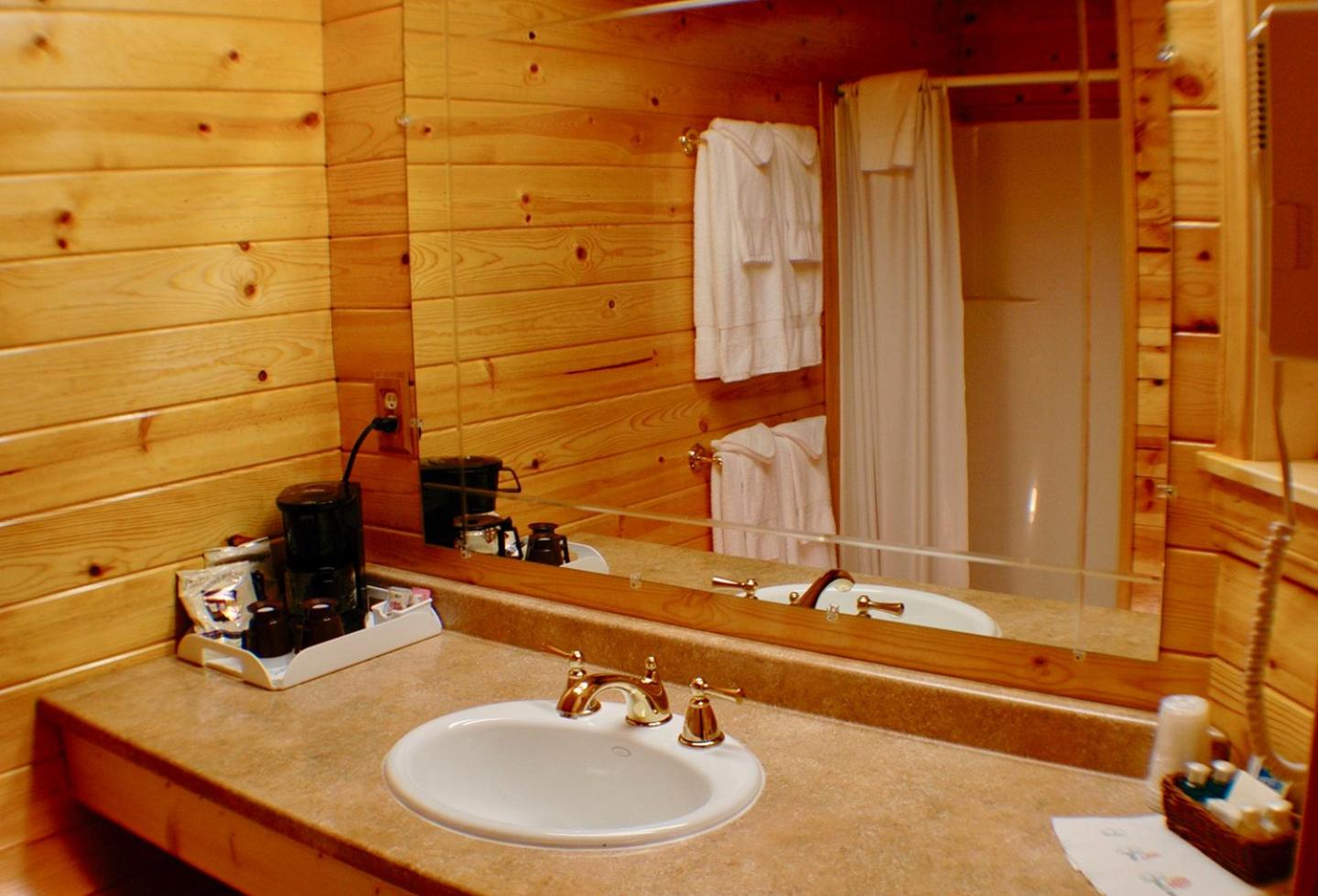 Giant Oaks Lodge