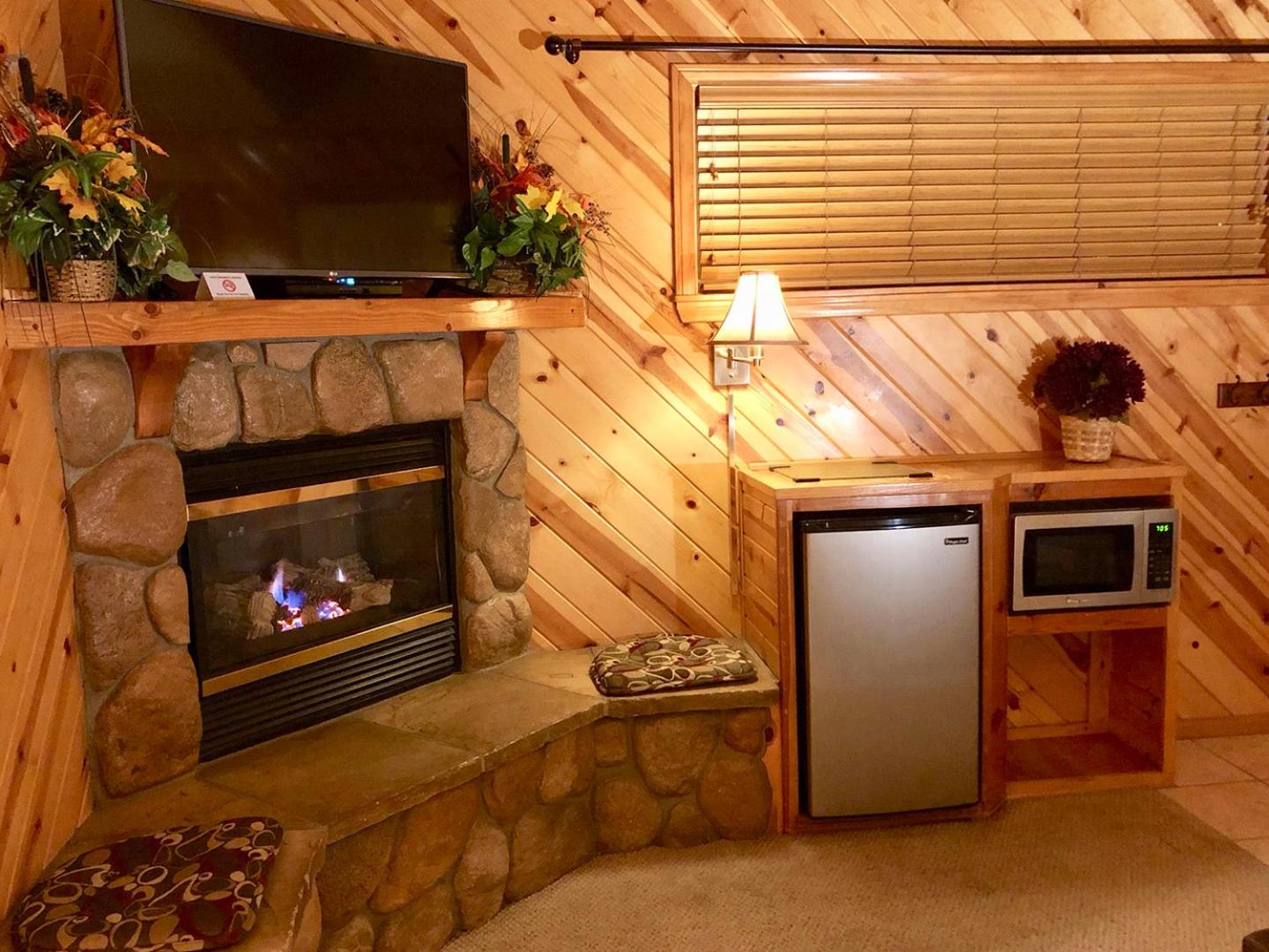 Giant Oaks Lodge