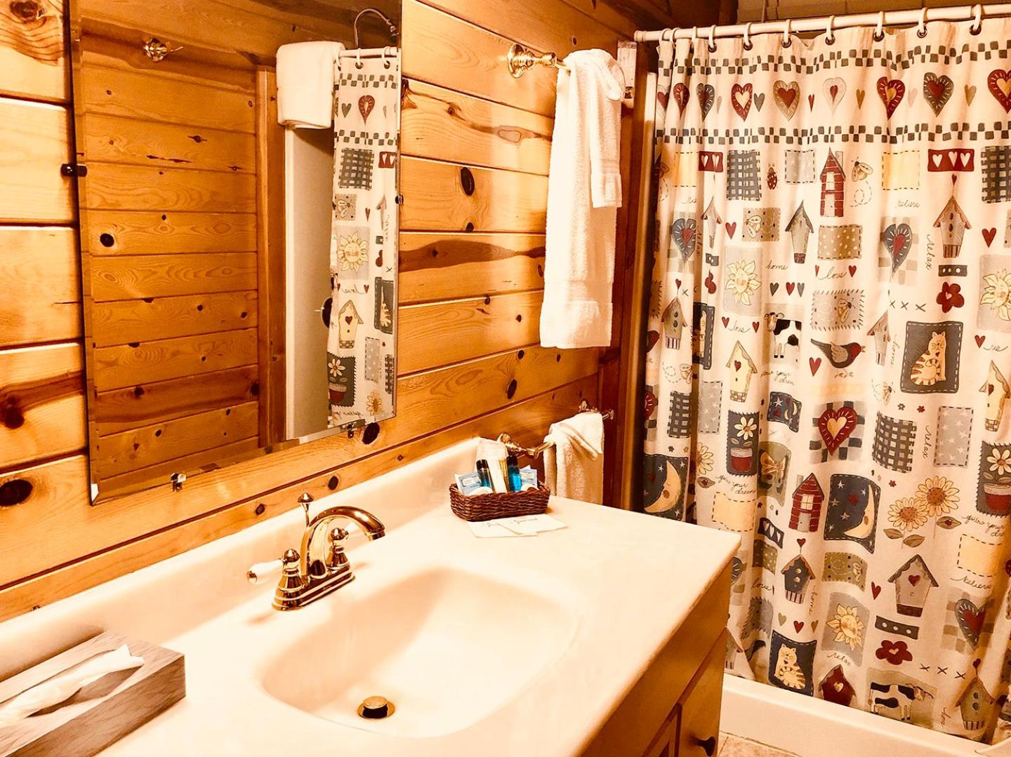 Giant Oaks Lodge