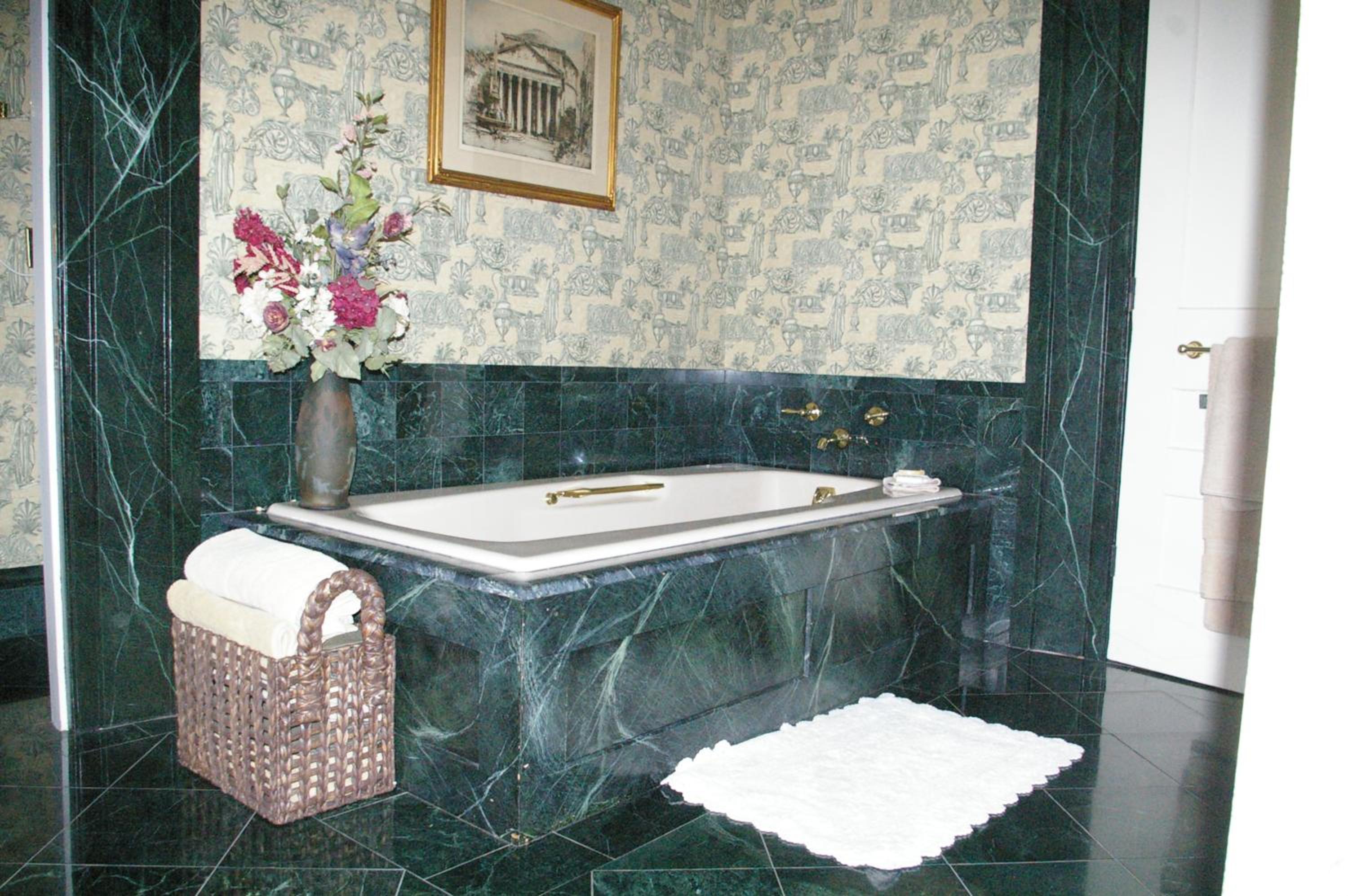 Oakcliff Bed and Breakfast