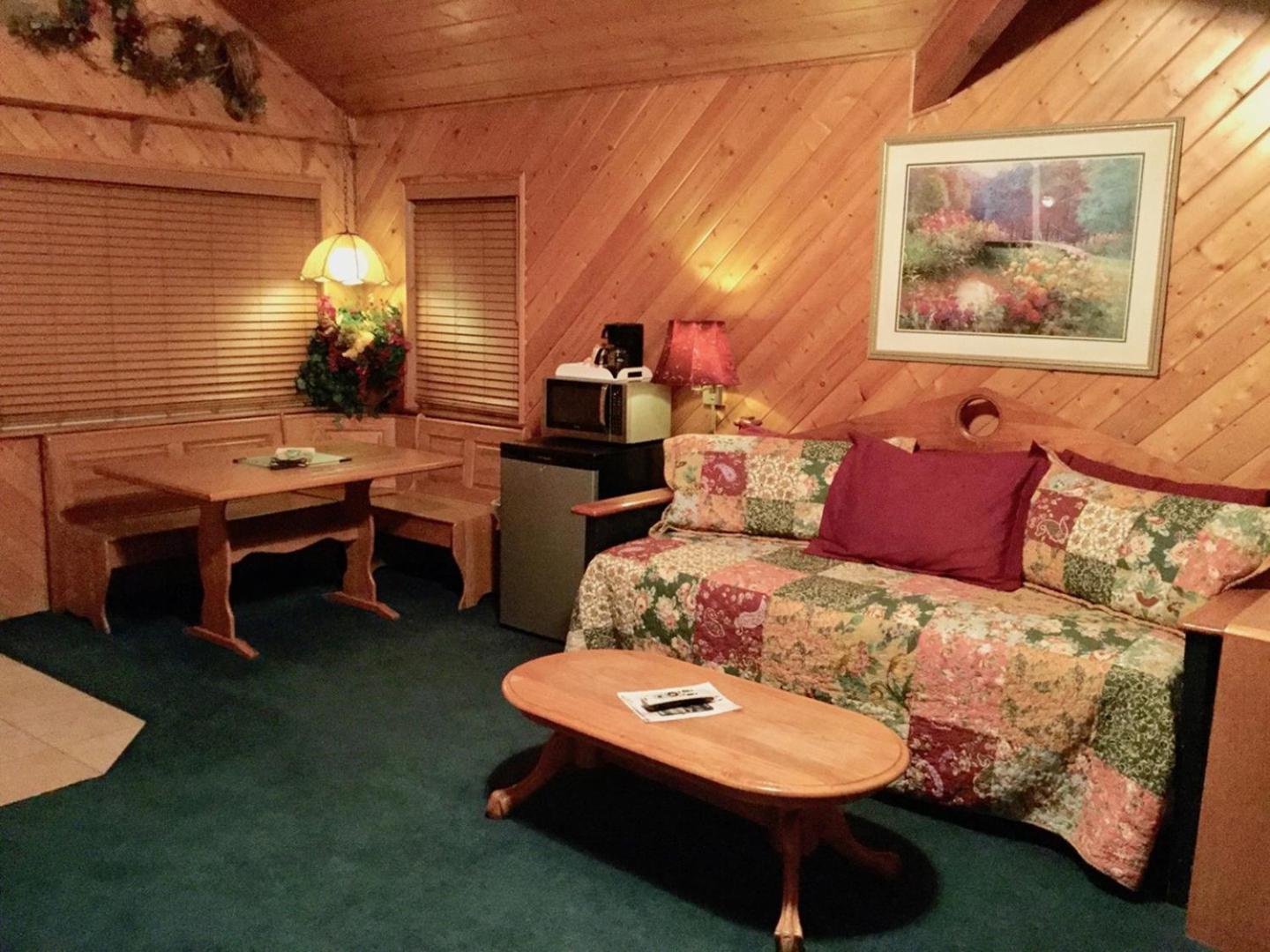 Giant Oaks Lodge