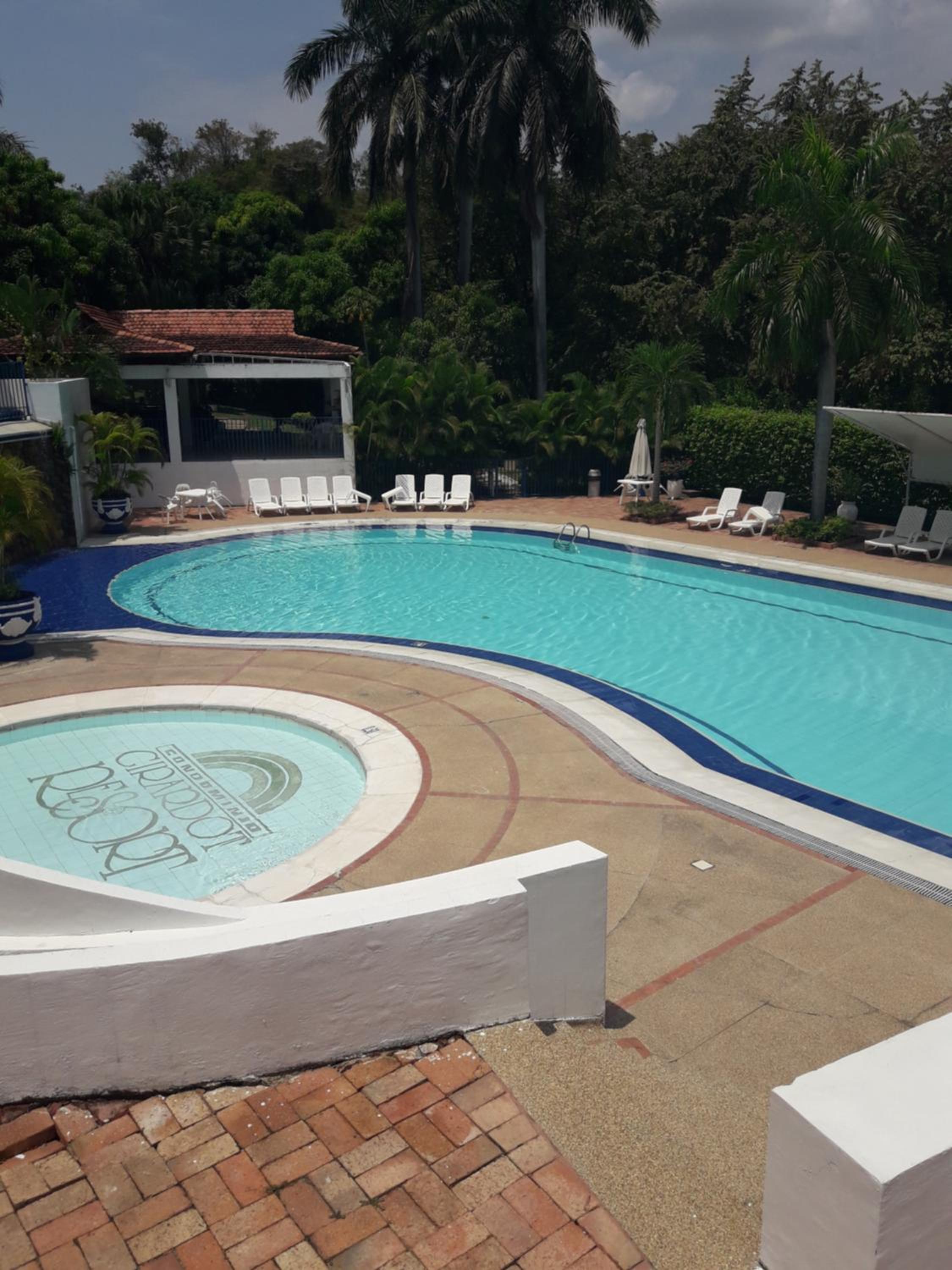 girardot resort apto102