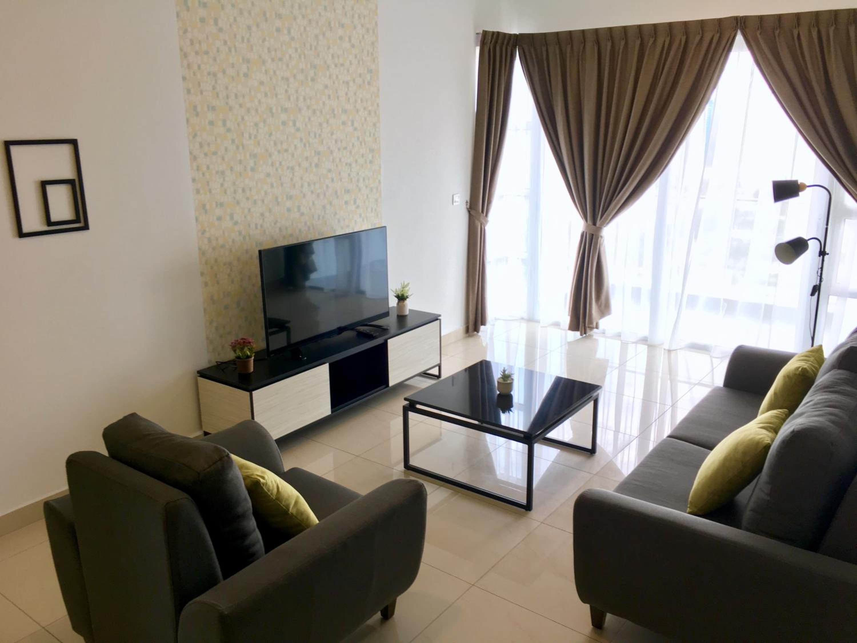Pinnacle Tower Apartment Stay by Feel Suites