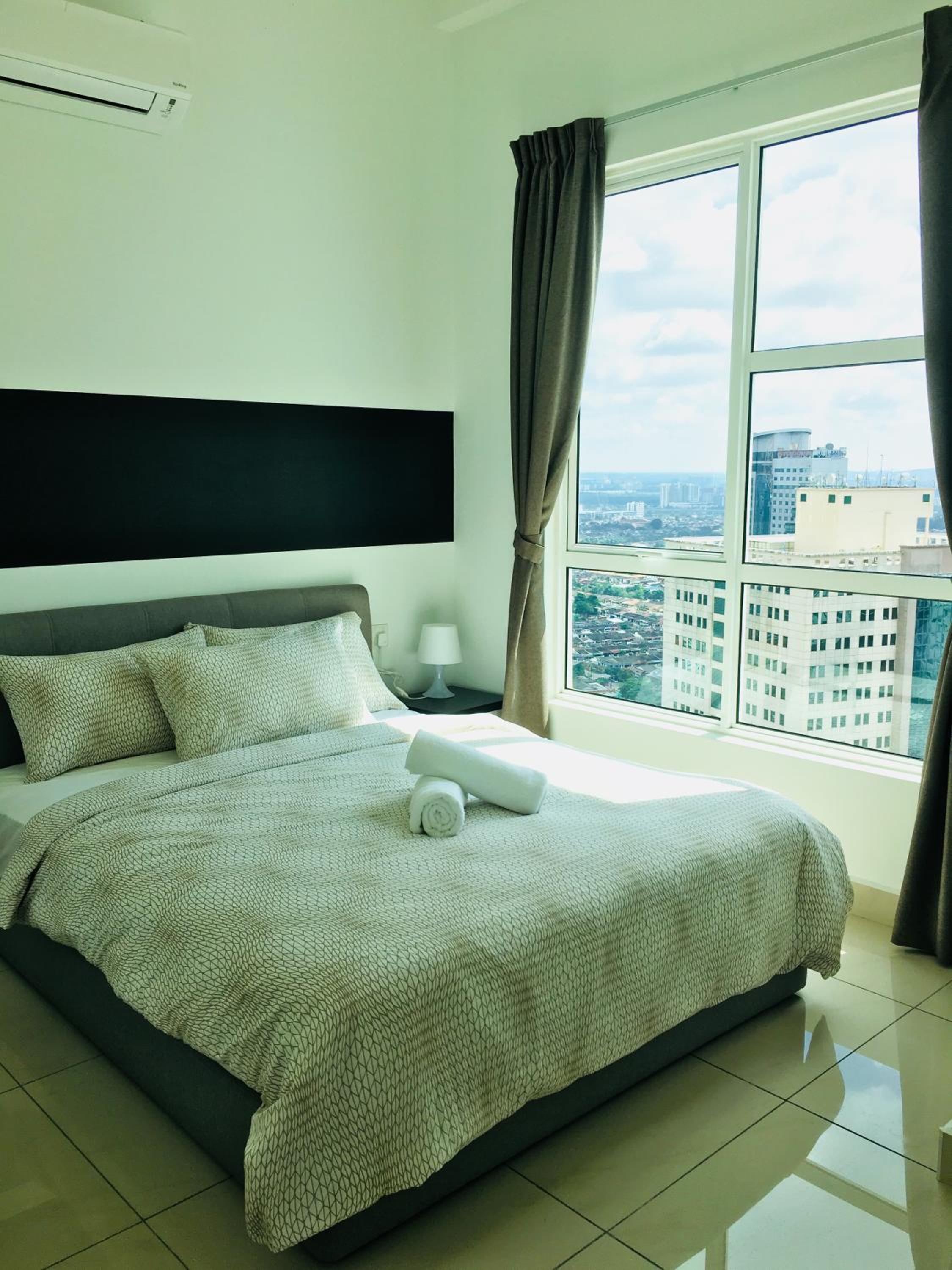 Pinnacle Tower Apartment Stay by Feel Suites