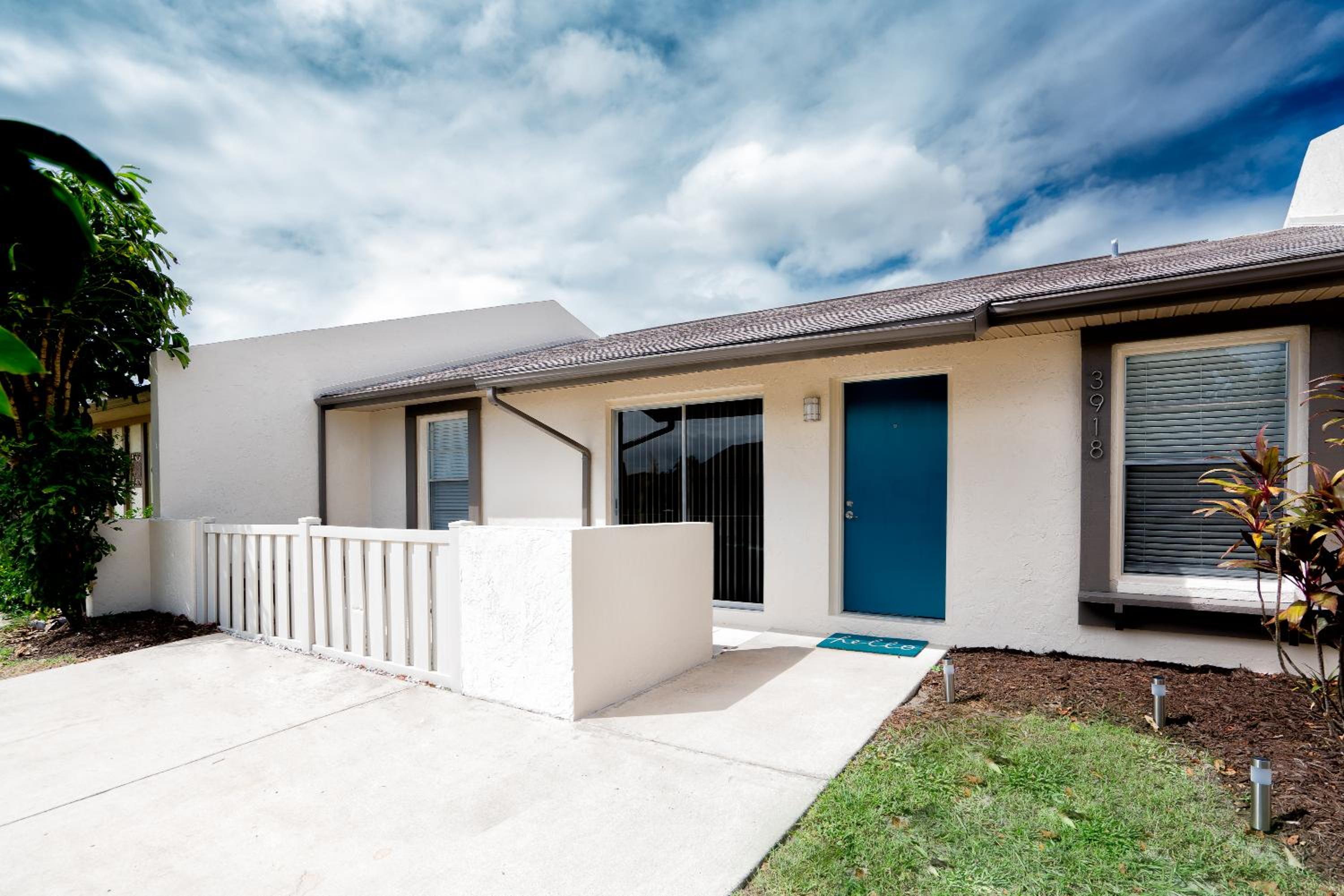 Hotel Oasis Villa Retreat - Image 1