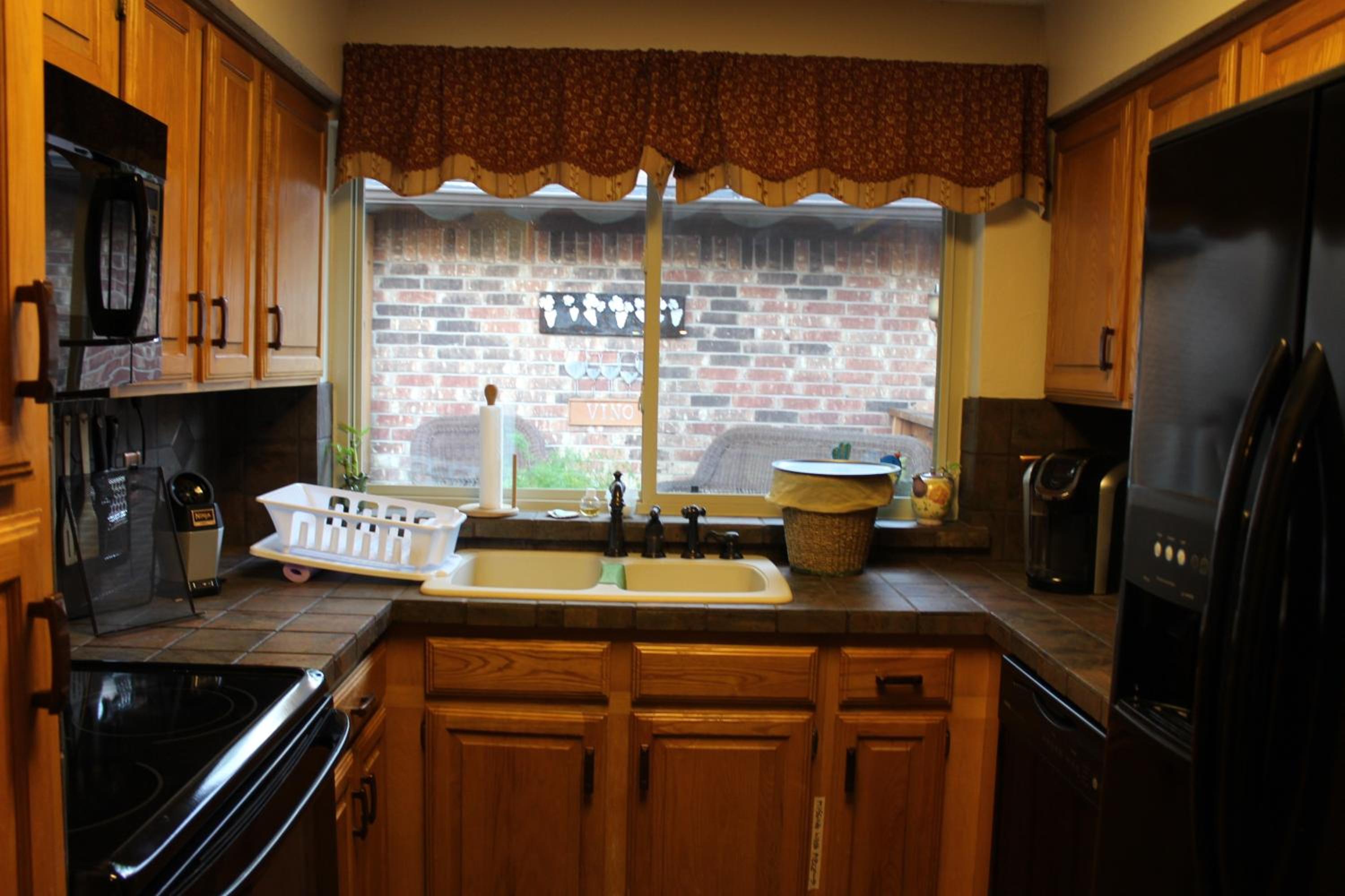 Comfy Cozy Affordable Home Away Home - Property Image 9