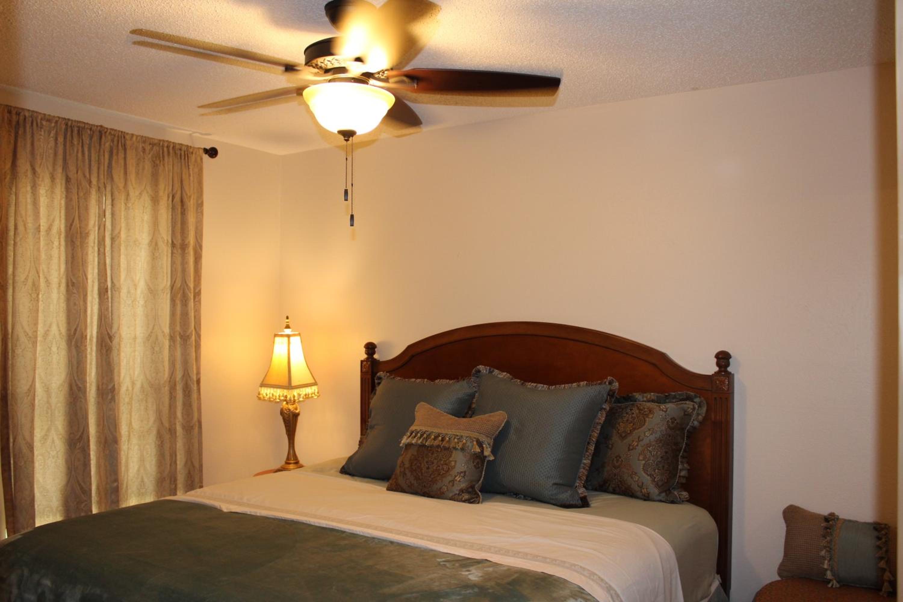 Comfy Cozy Affordable Home Away Home - Property Image 8