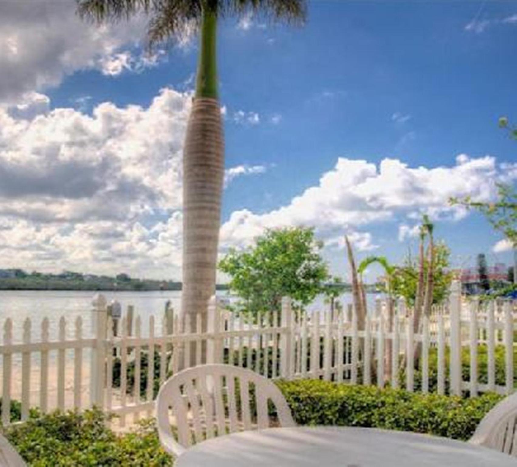 Barefoot Beach Resort