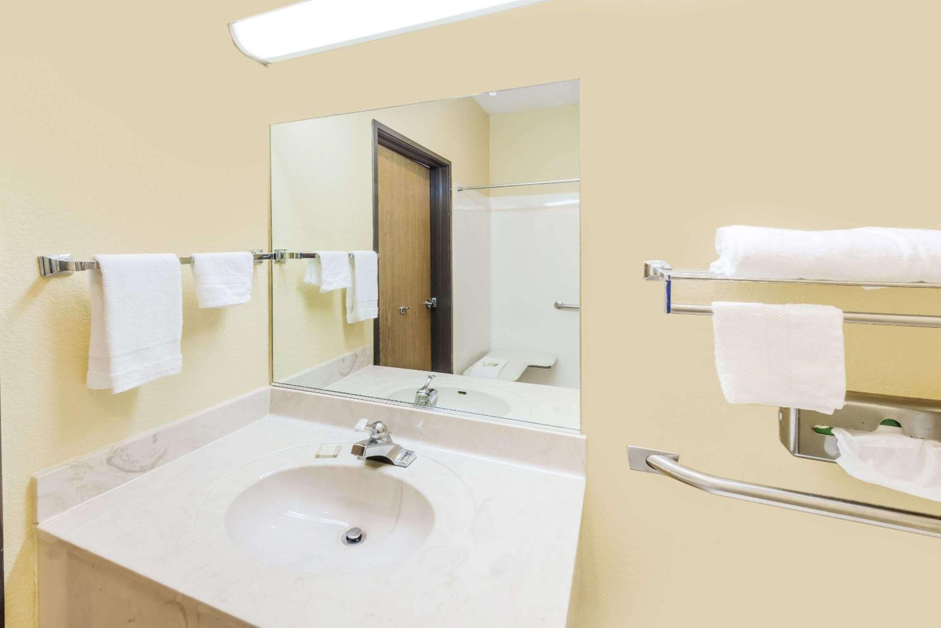 Bloomington Vacations - Super 8 by Wyndham Martinsville - Property Image 5