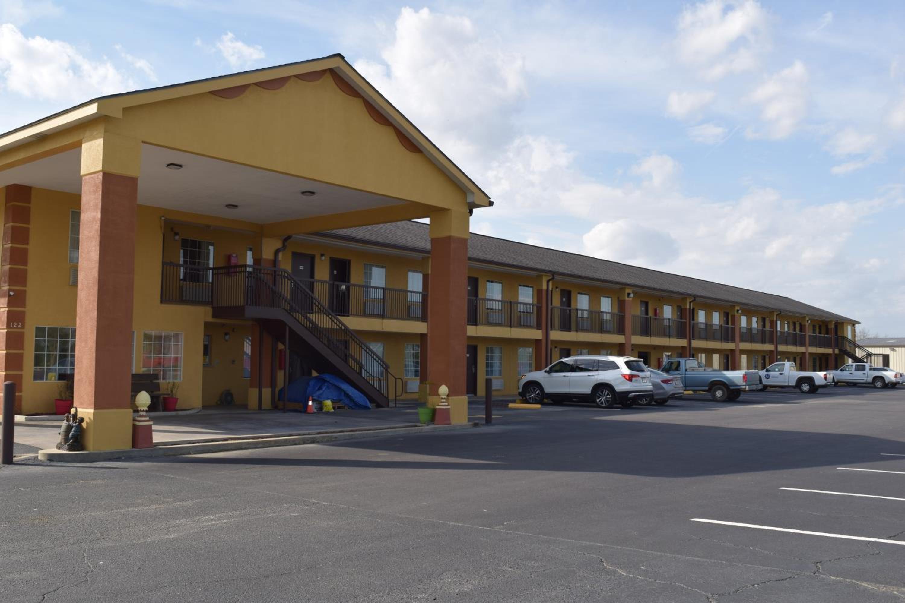 Thomasville Vacations - Executive Inn - Property Image 2