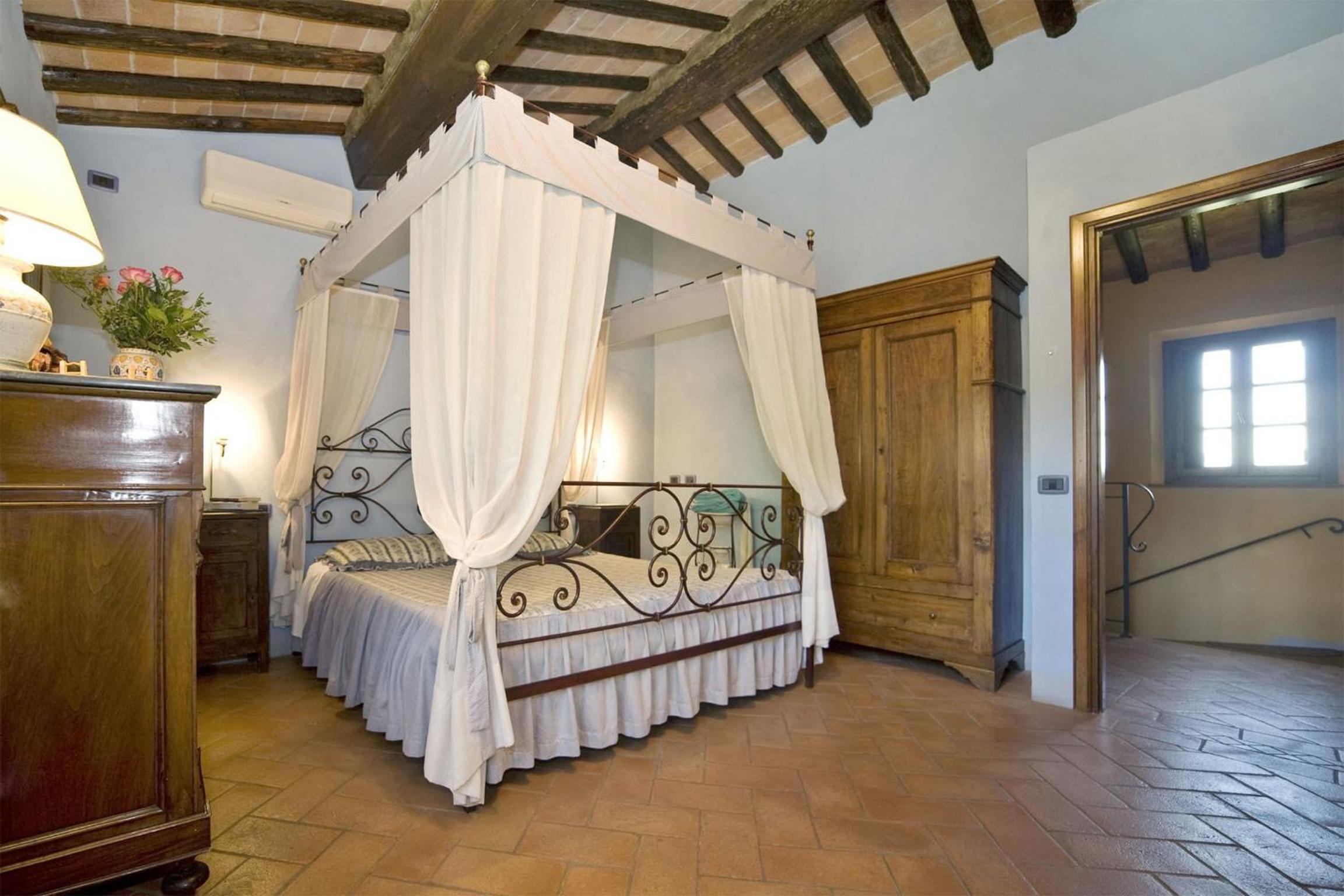 Villa Le Rondini by Salogi Villas
