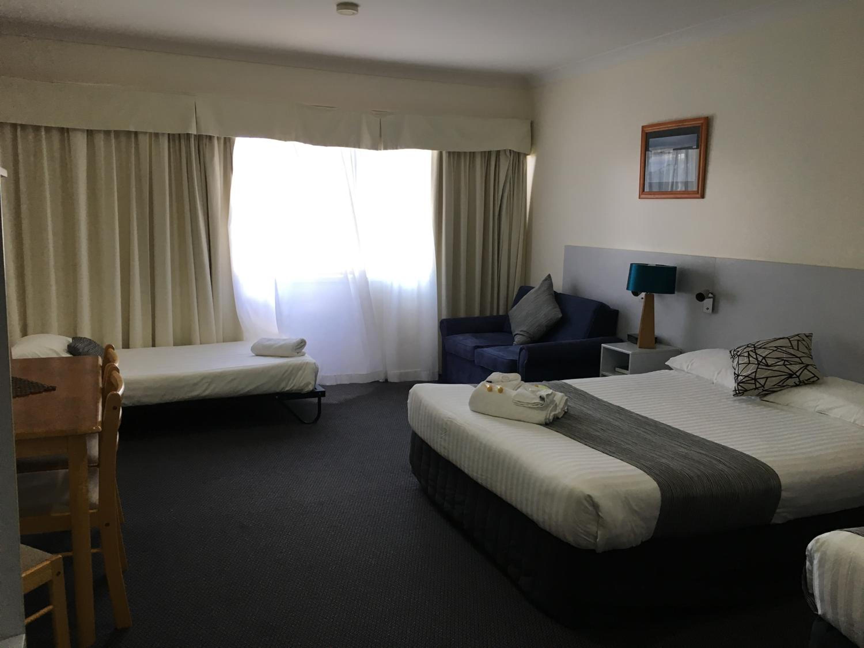 Lakeview Motor Inn