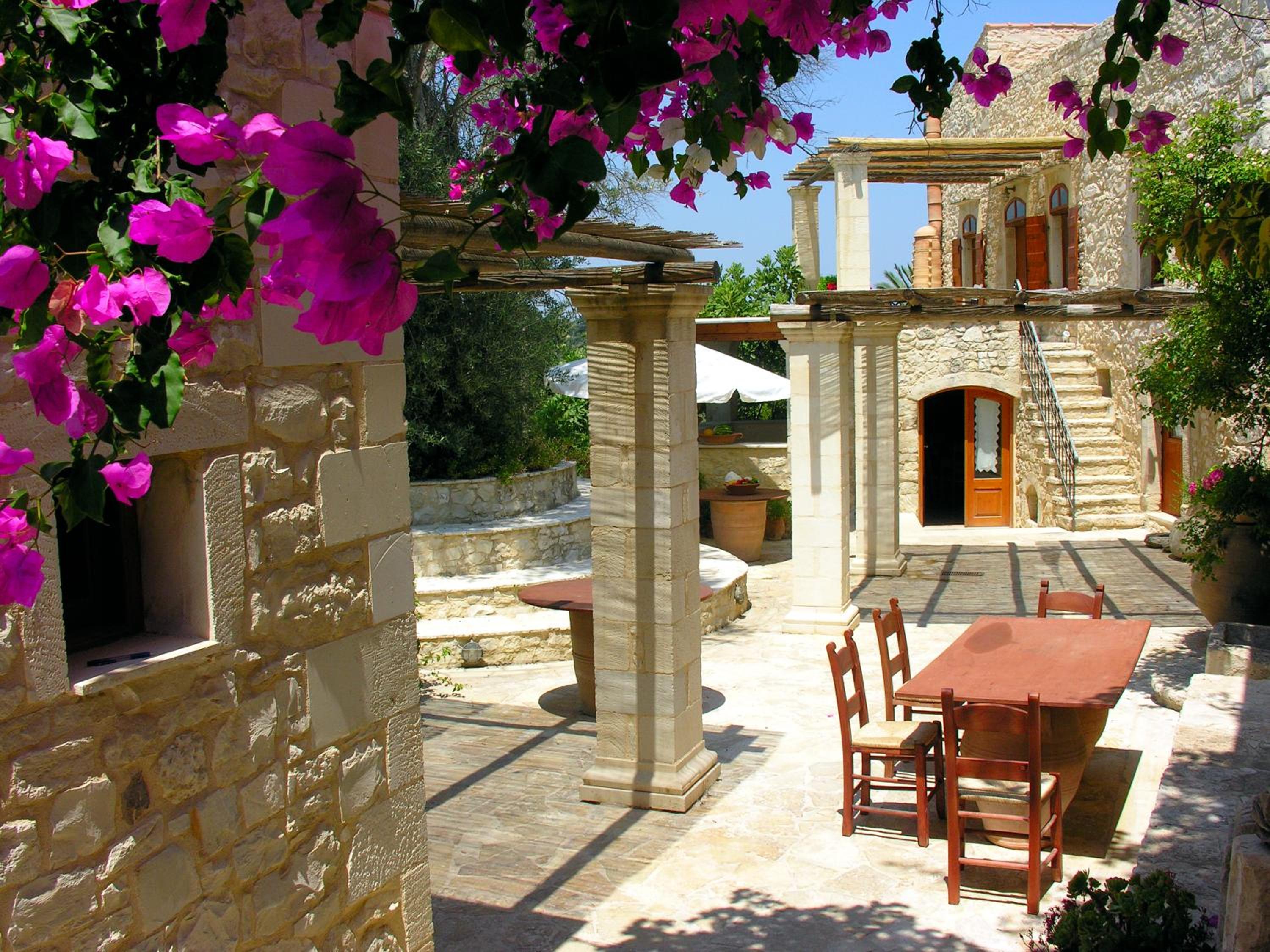 Kouriton House